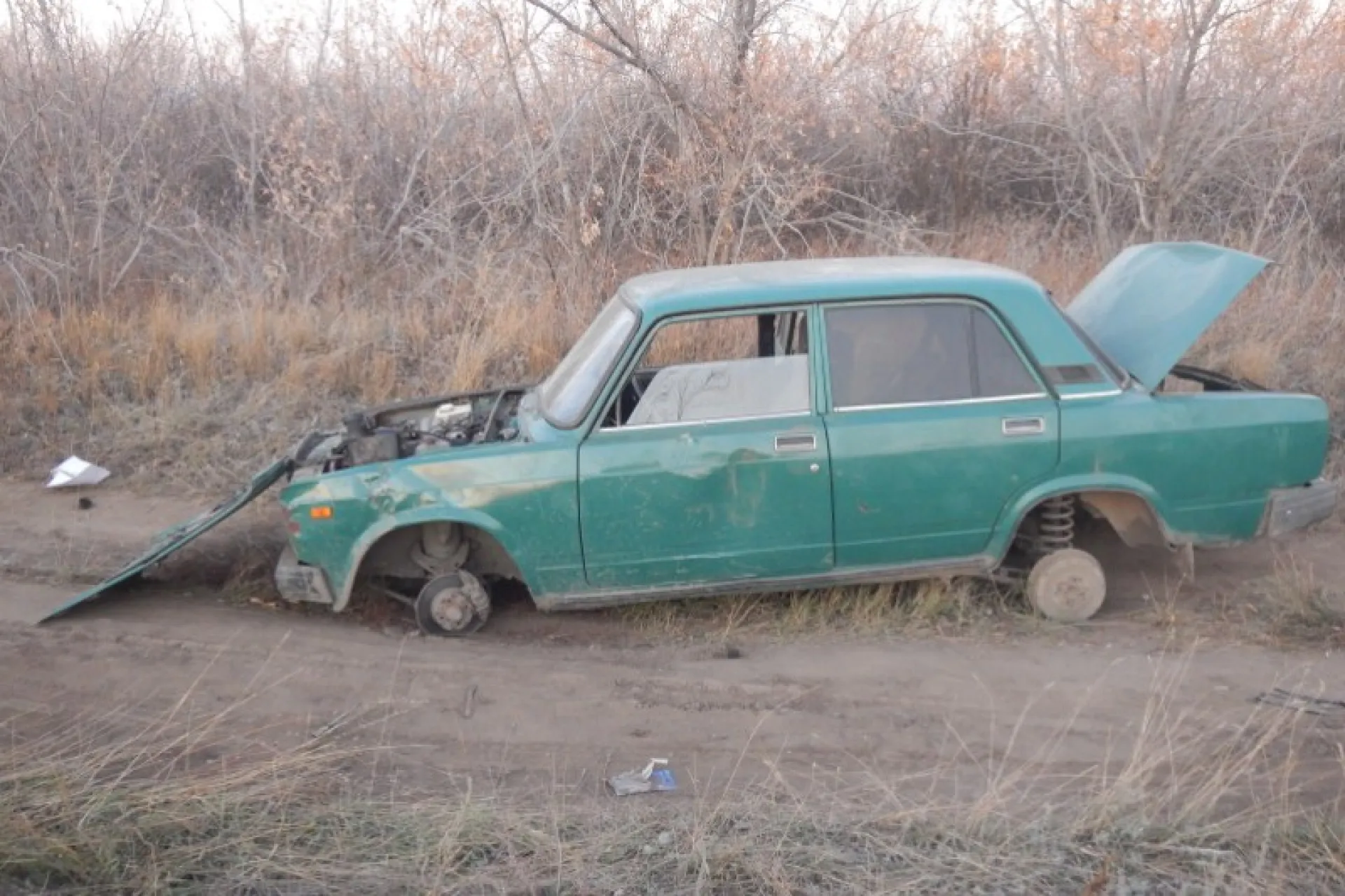 Двое братьев угнали и разобрали два автомобиля