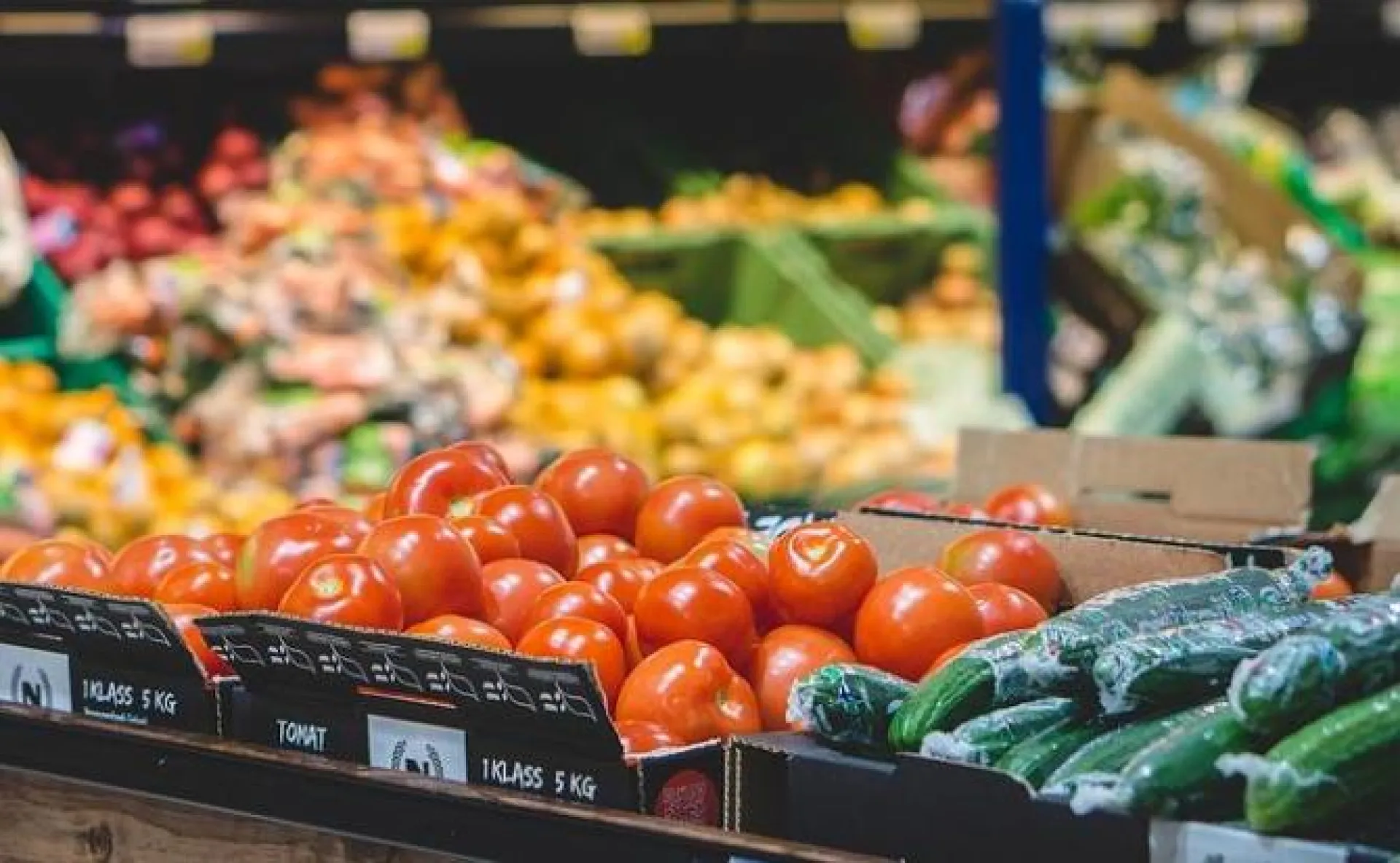 Депутат предложил убрать алкоголь и сигареты из магазинов продуктов в России