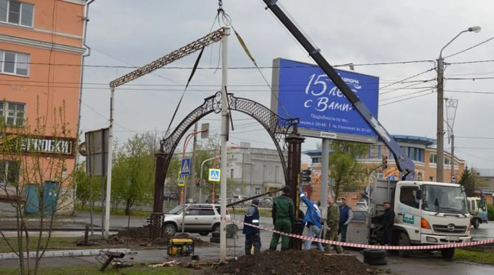 Декоративную арку установили на барнаульской аллее
