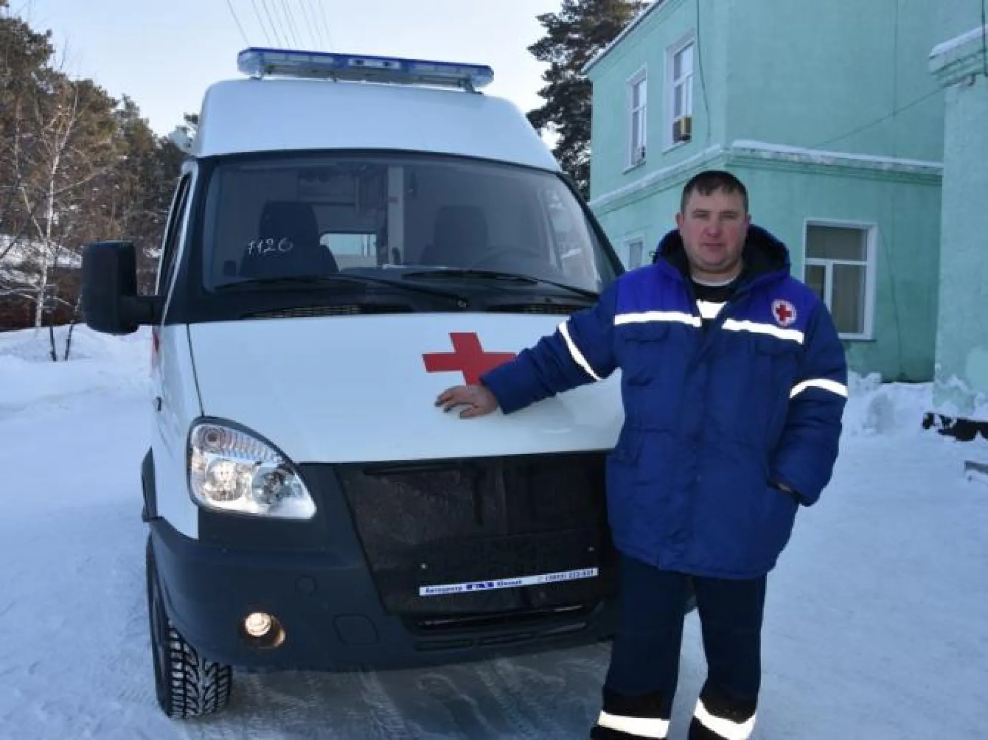 Медработники Завьяловского района получили новый автомобиль скорой помощи