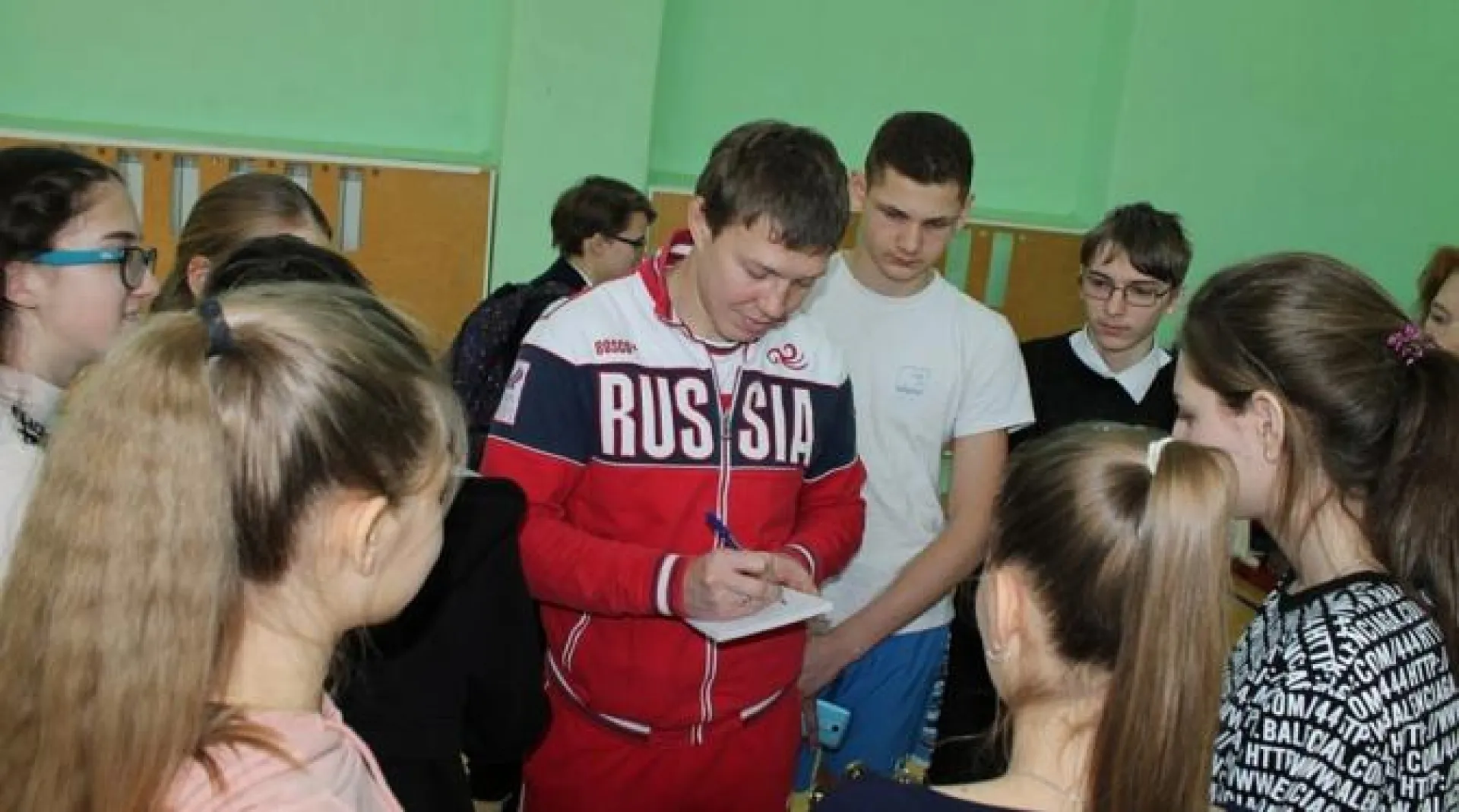 Алтайский чемпион провел занятие с барнаульскими школьниками