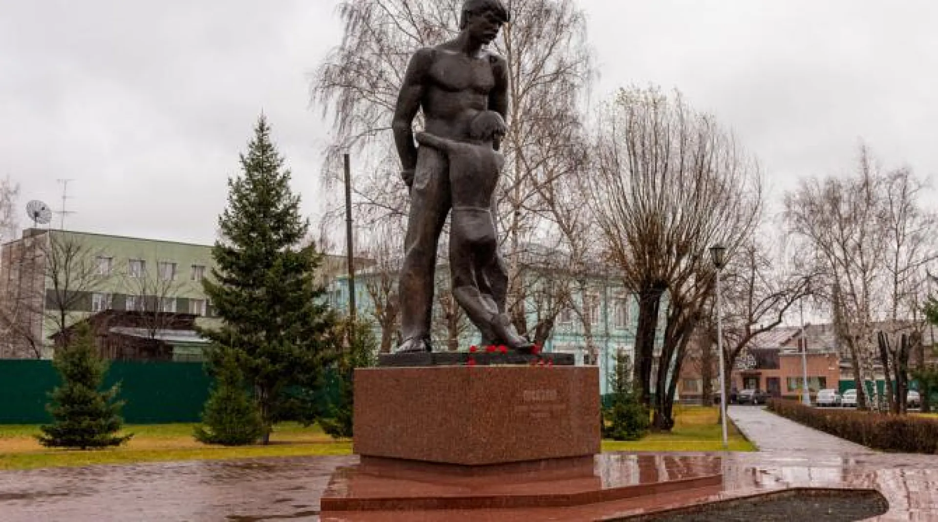 Память жертв политических репрессий почтили в Барнауле