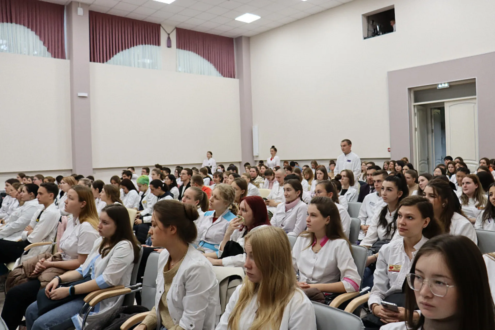Около четырех миллионов рублей направили на целевое обучение фельдшеров в Алтайском крае