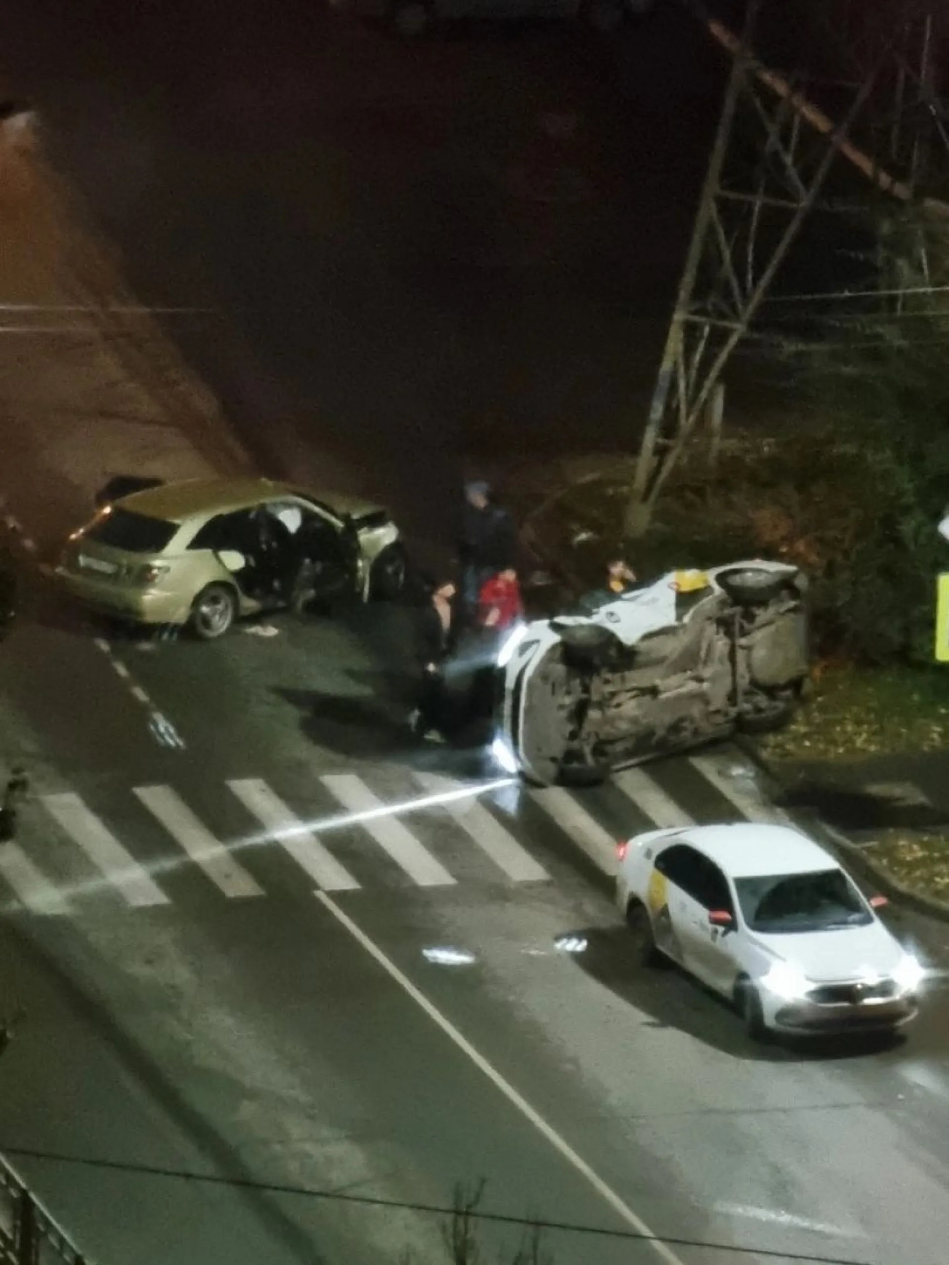 Семь человек пострадали в ДТП с такси в Барнауле