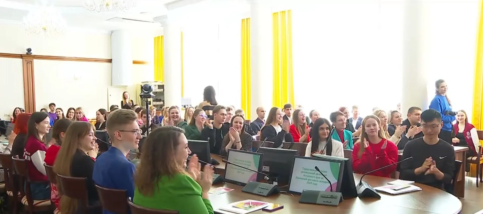 Алтайская делегация отправилась на Всемирный фестиваль молодёжи в Сочи