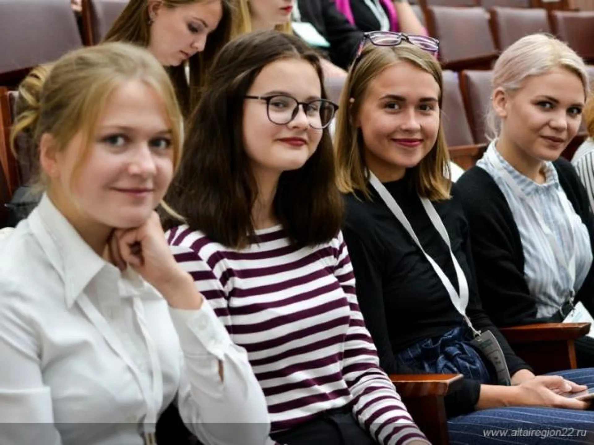 Студентам увеличили стипендии в Алтайском крае