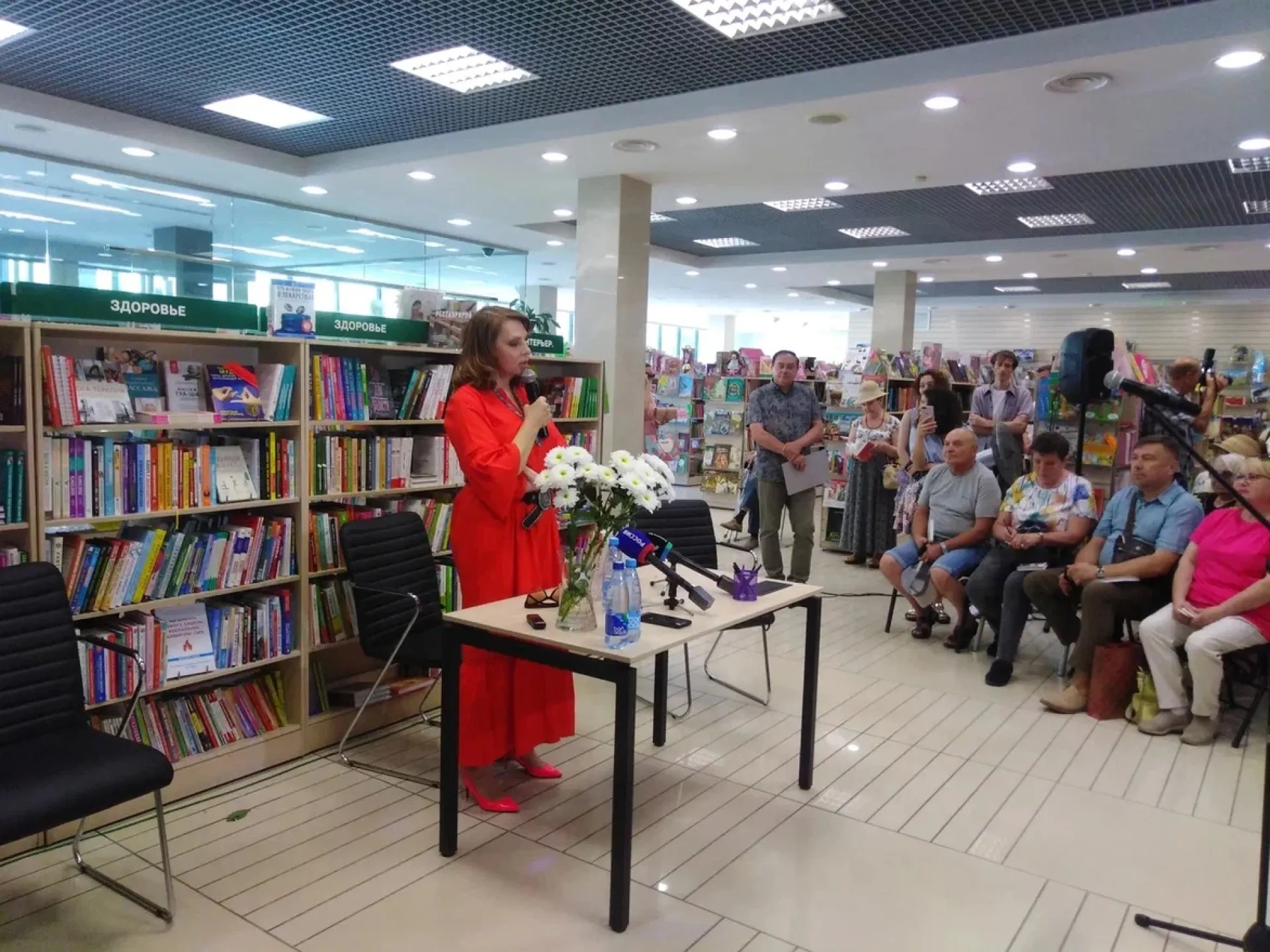 «Все книги я пишу ей»: Екатерина Рождественская представила новую книгу в Барнауле