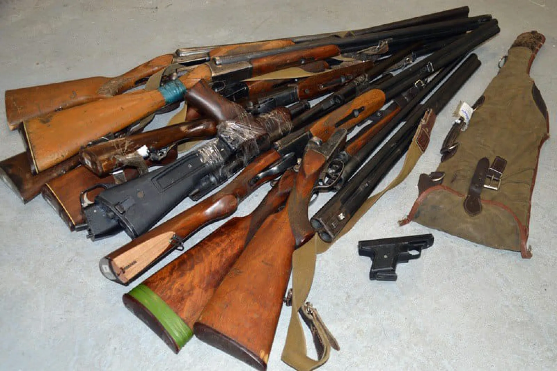 Росгвардия продолжает прием незаконно хранящегося оружия