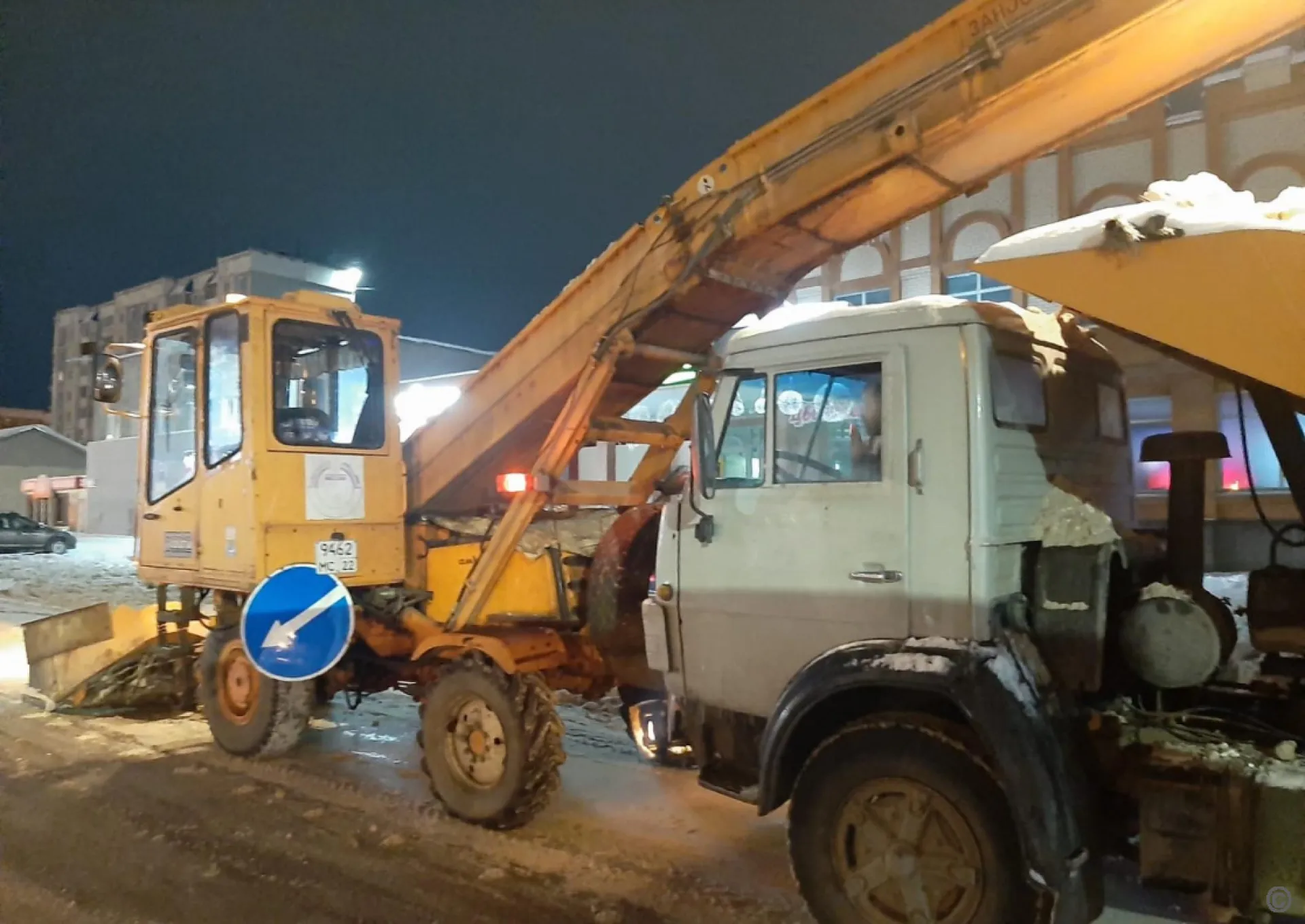 Более 85 тысяч кубометров снега вывезли из Барнаула за новогодние праздники