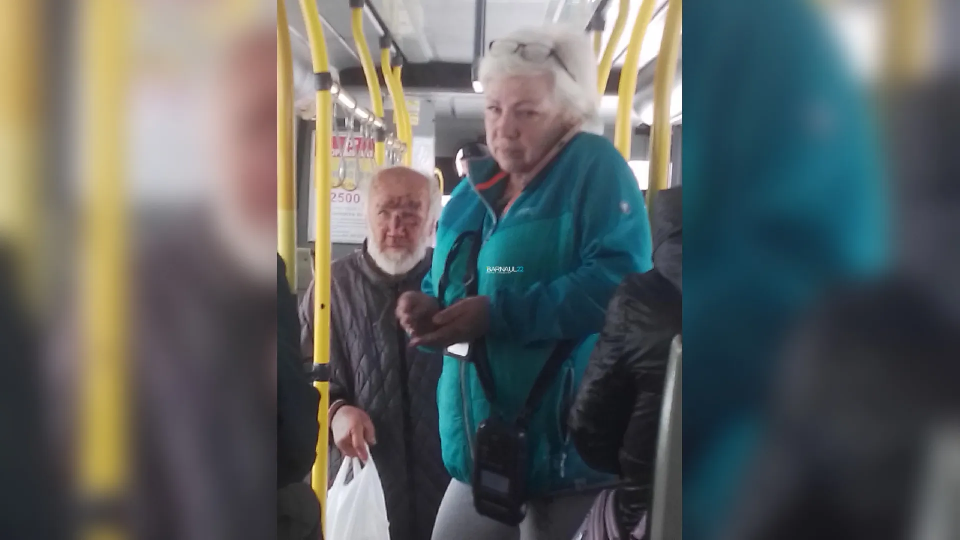 Пожилого барнаульца выгнали из автобуса по причине неприятного запаха