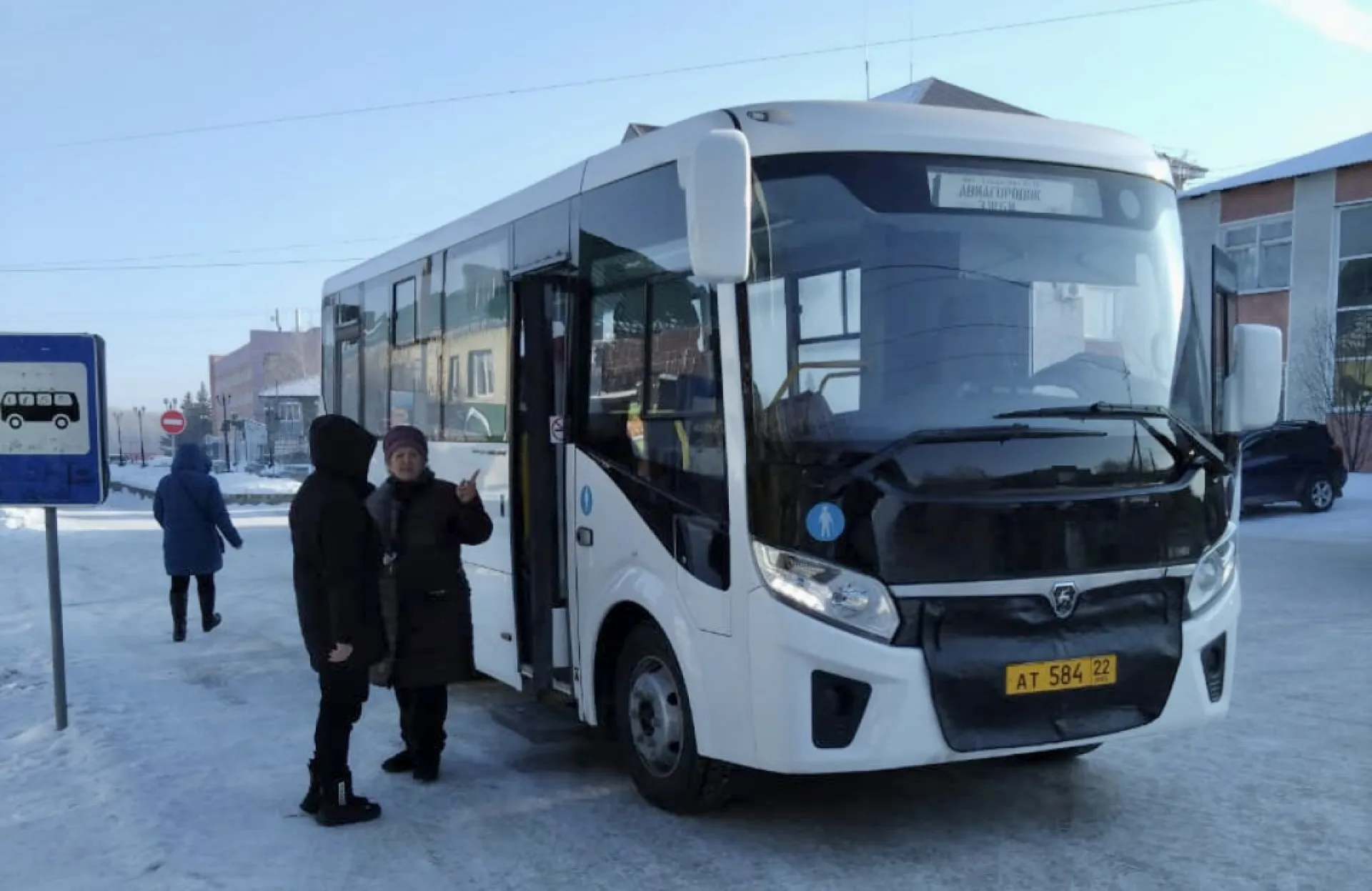 Министр транспорта Алтайского края пообщался с пассажирами одного из городских маршрутов в Каменском районе