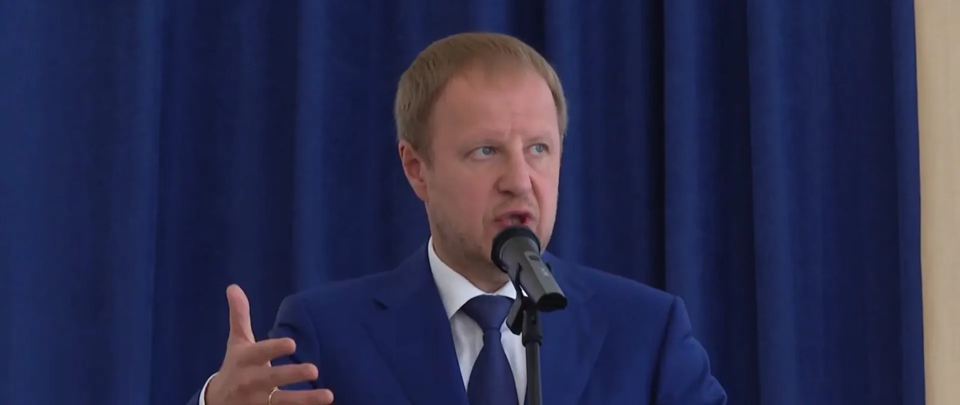 Губернатор Виктор Томенко посетил первое заседание Общественной палаты 8-го состава