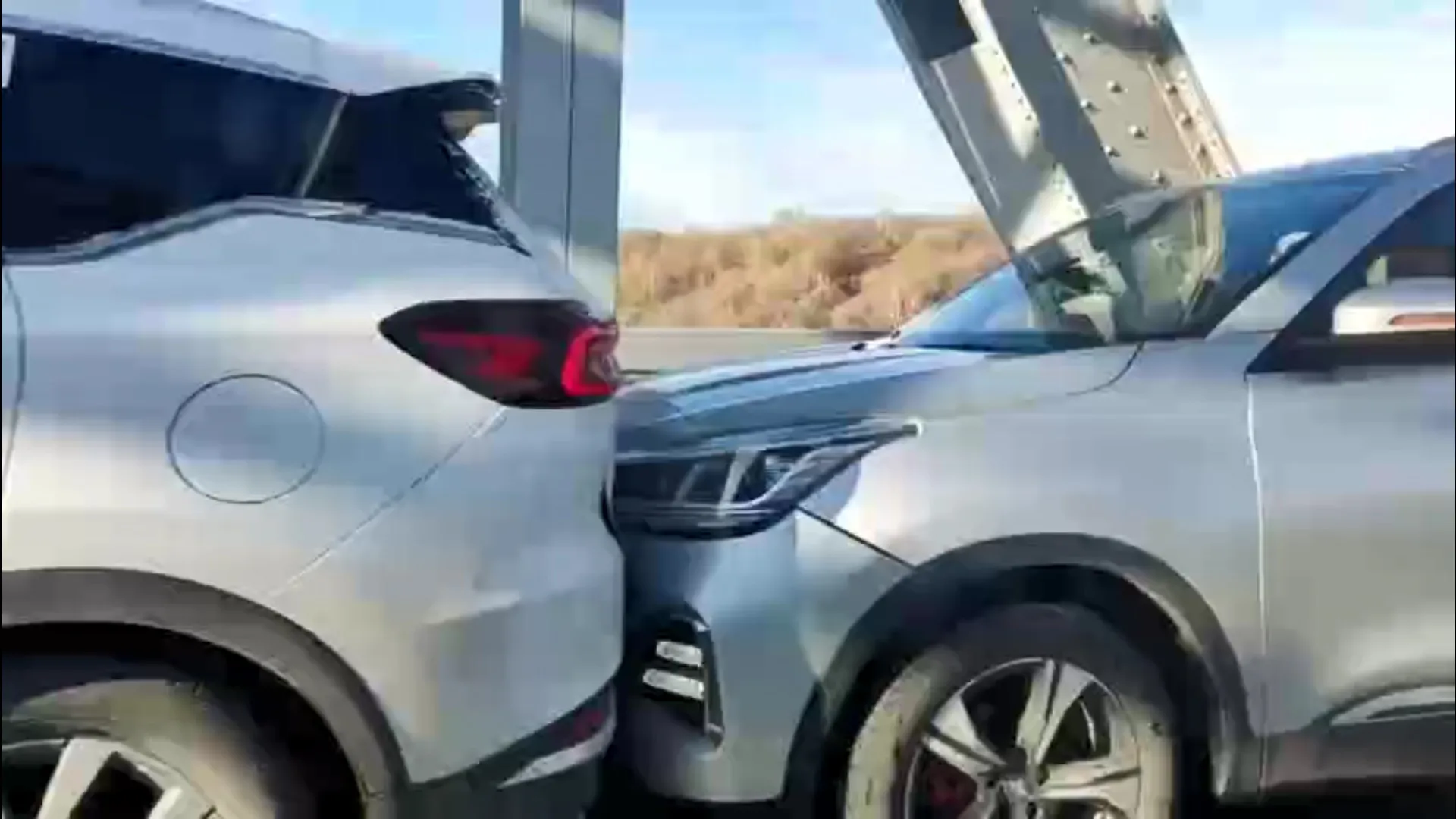Пять автомобилей врезались друг в друга на Старом мосту в Барнауле