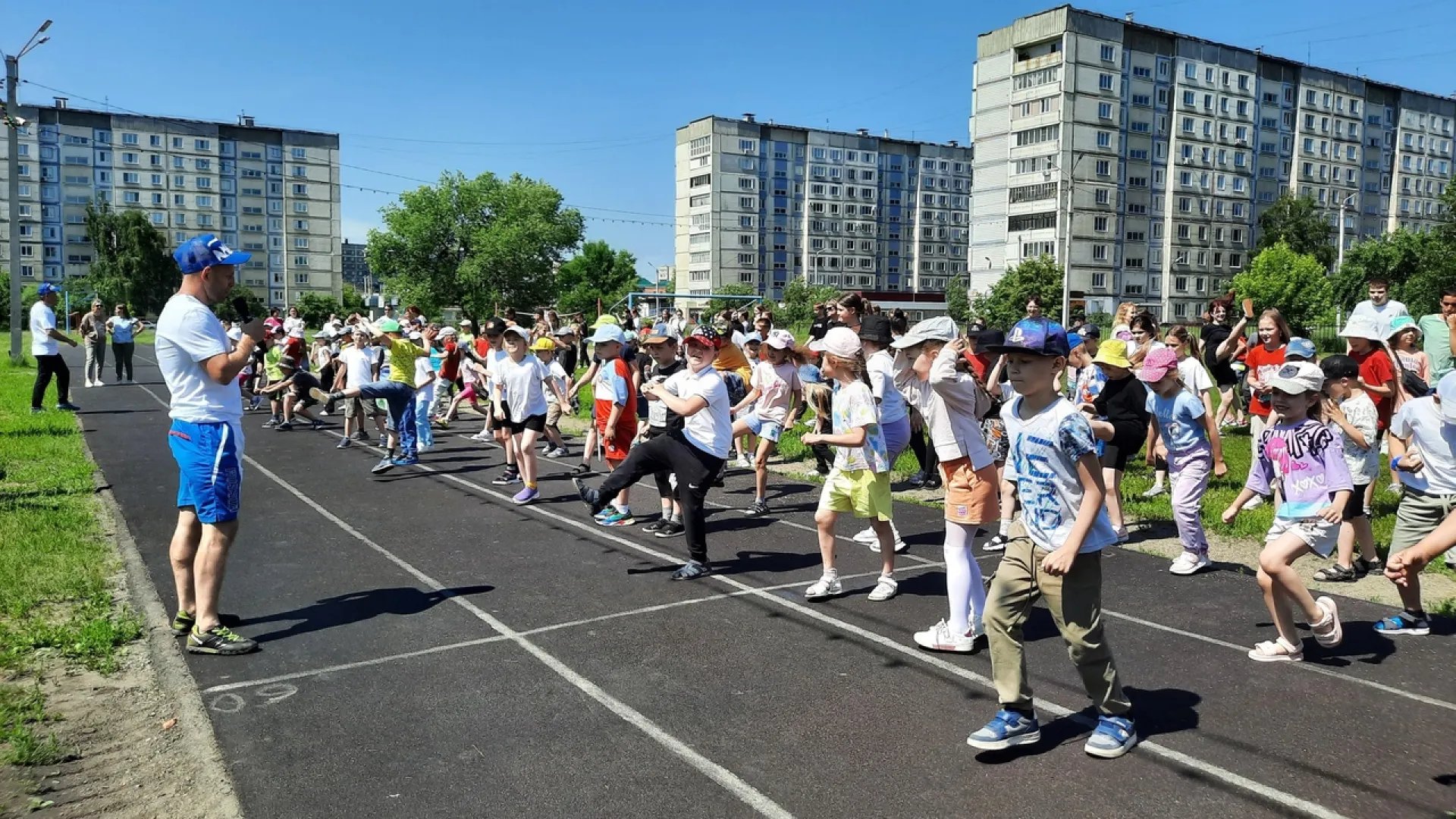 Чемпионы России и Европы провели тренировку для школьников в Бийске 