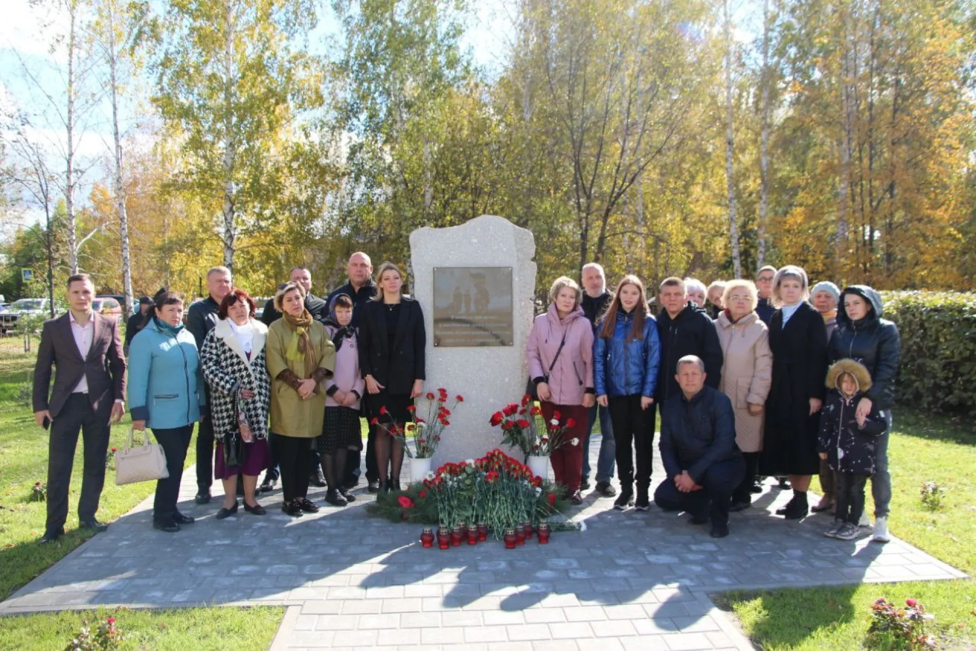 Аллею памяти бойцов СВО открыли возле барнаульской школы
