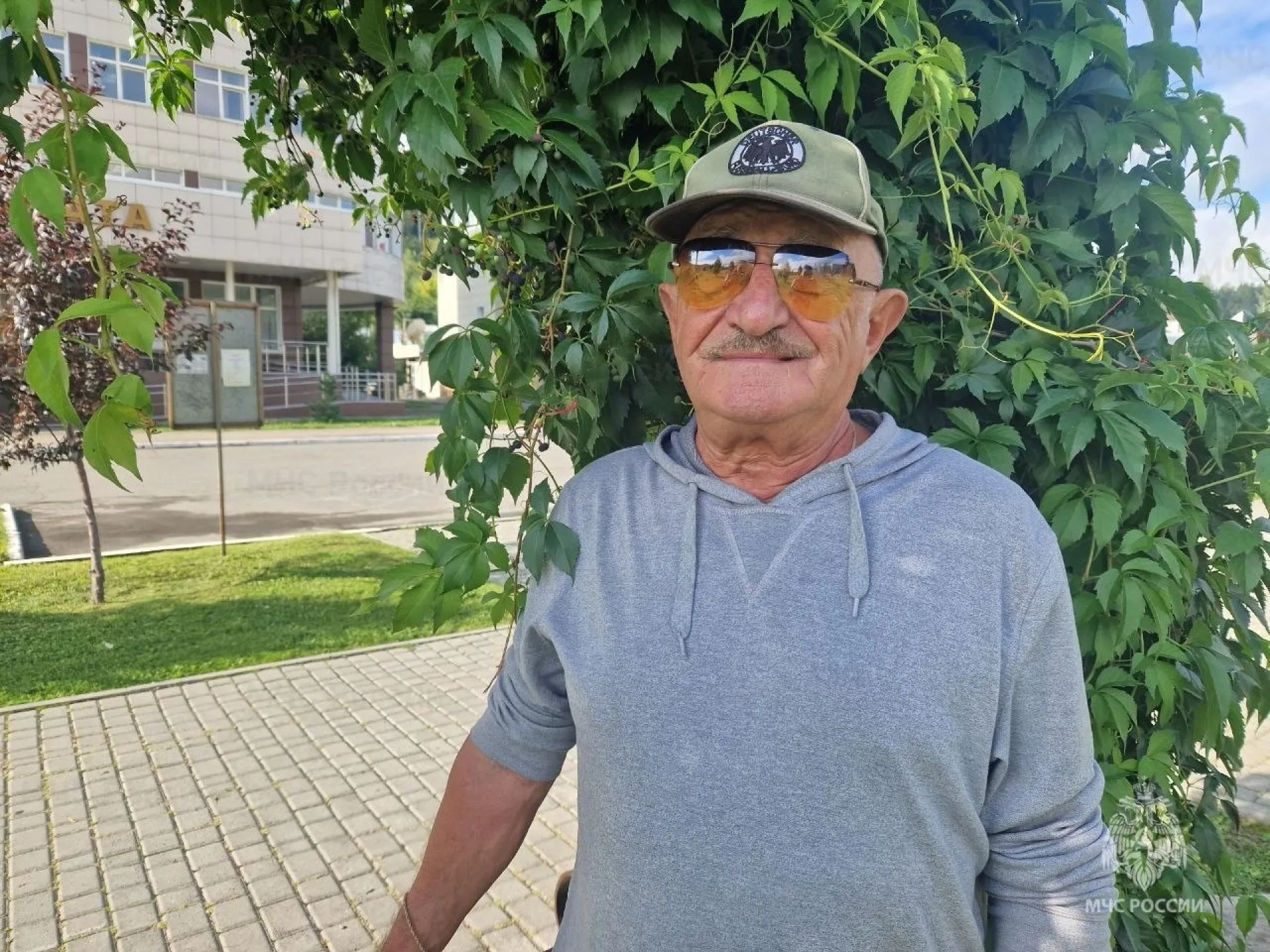 76-летний мужчина спас тонущего ребенка на Алтае 76-летний мужчина спас тонущего ребенка на Алтае