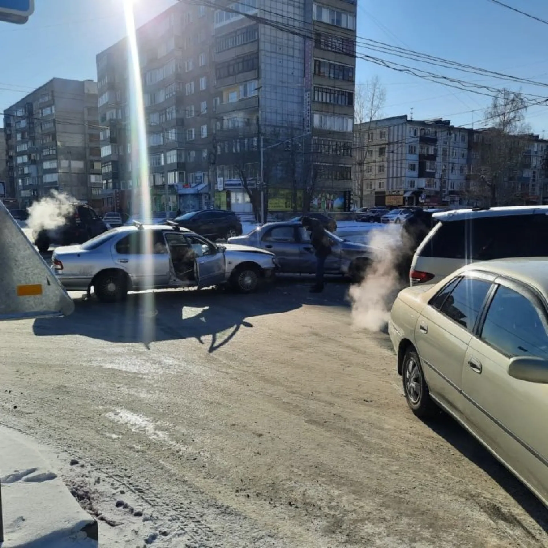 Четыре автомобиля разбились на перекрёстке с неработающим светофором в Бийске