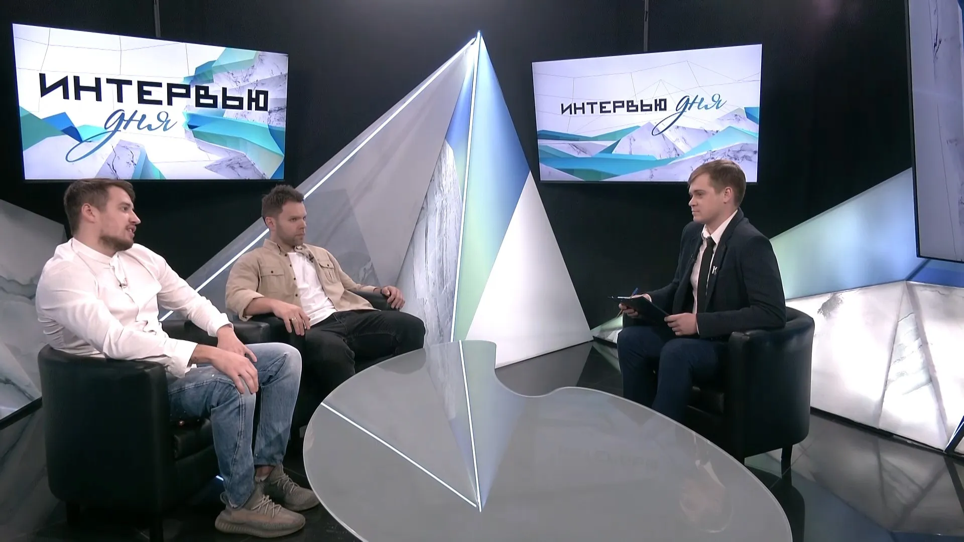 «Интервью дня»: исполняющий обязанности главного тренера ХК «Динамо-Алтай» Артемий Лакиза и нападающий команды Николай Патрушев