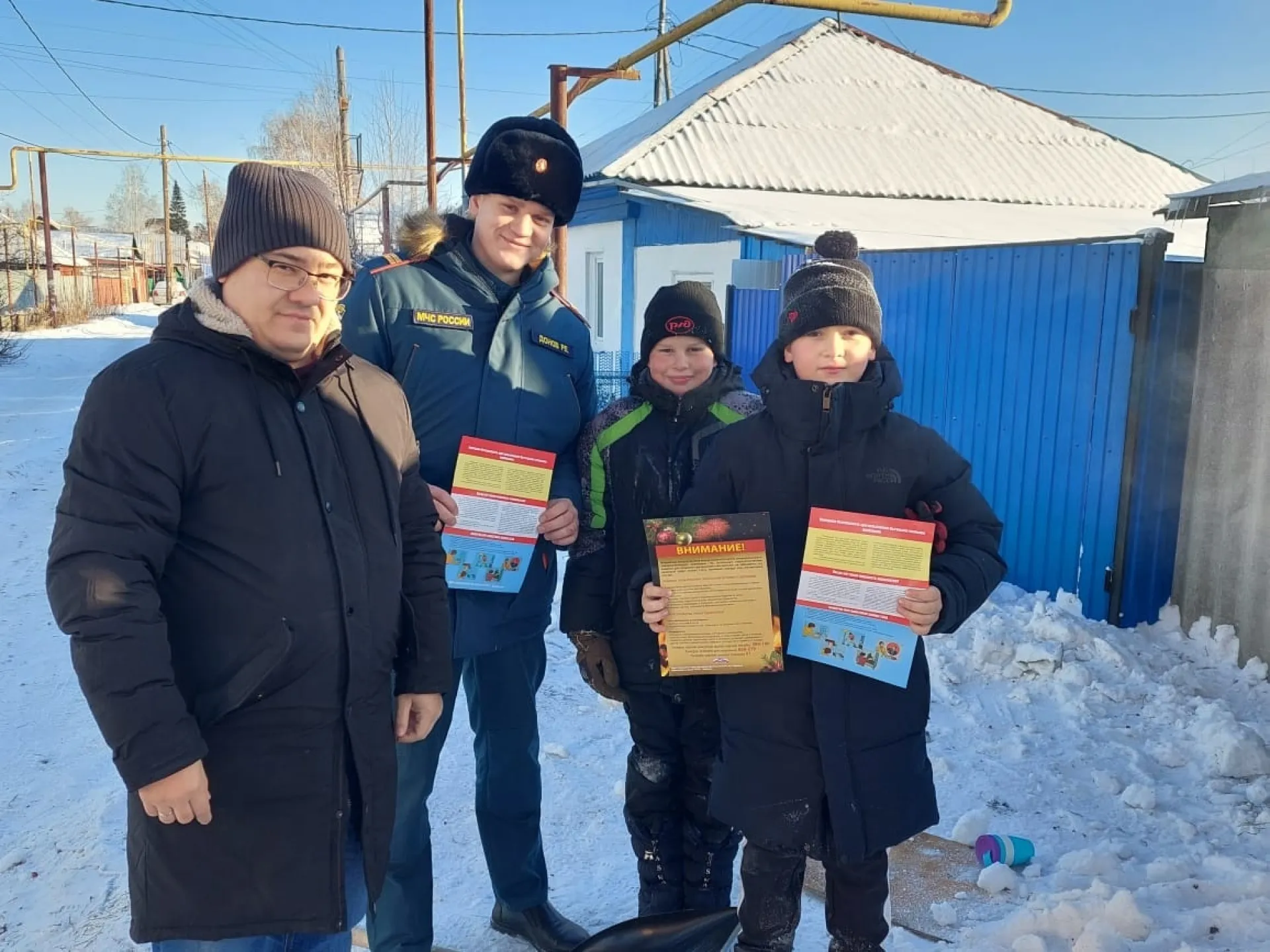 В Барнауле сотрудники ГОЧС установили 46 пожарных пожарных извещателей