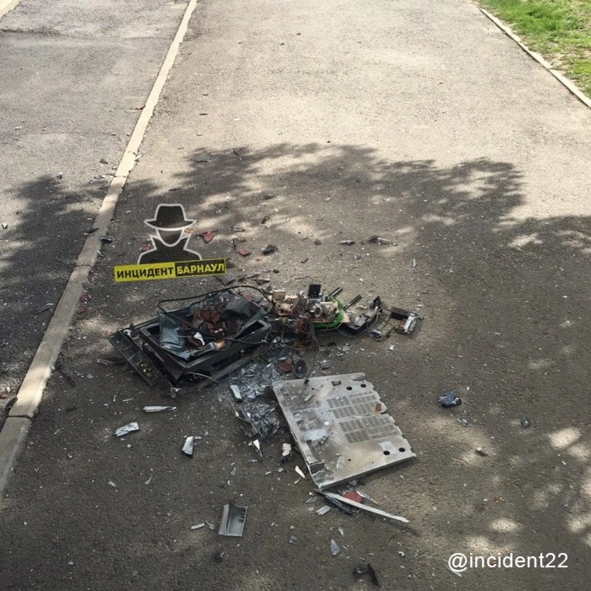 Соцсети: неизвестные выбросили телевизор из окна многоэтажки