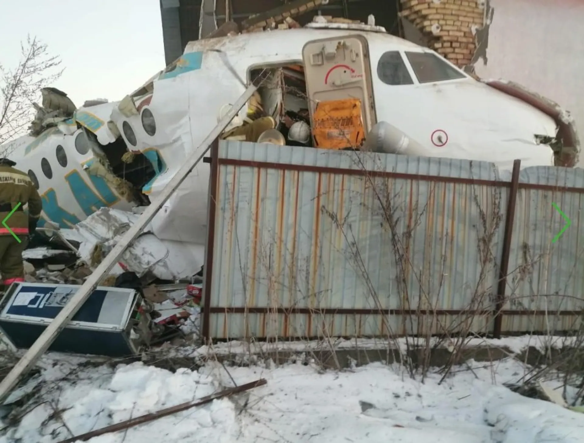 Появилось видео с места авиакатастрофы в Казахстане Появилось видео с места авиакатастрофы в Казахстане