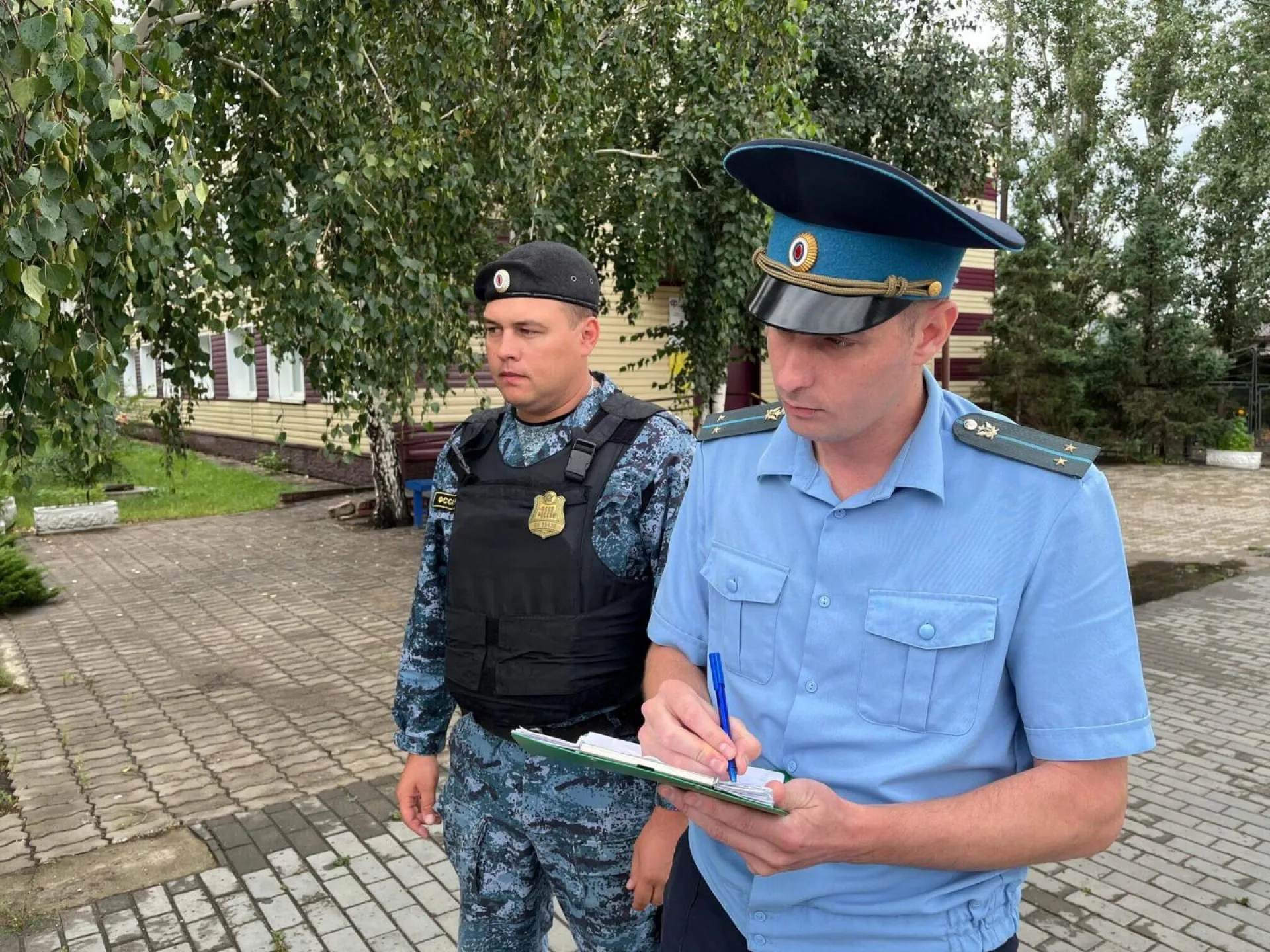 Судебные приставы помогли вернуть долг по зарплате жительнице алтайского села