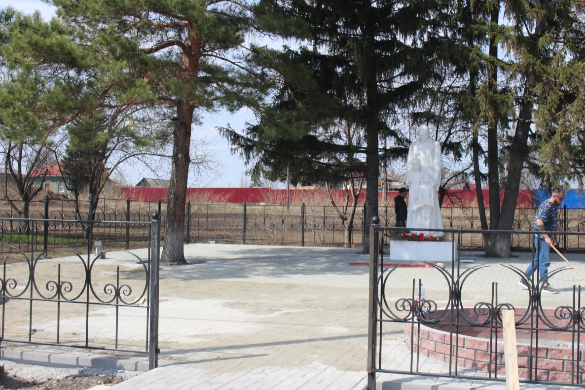Памятники и мемориалы ремонтируют в Барнауле