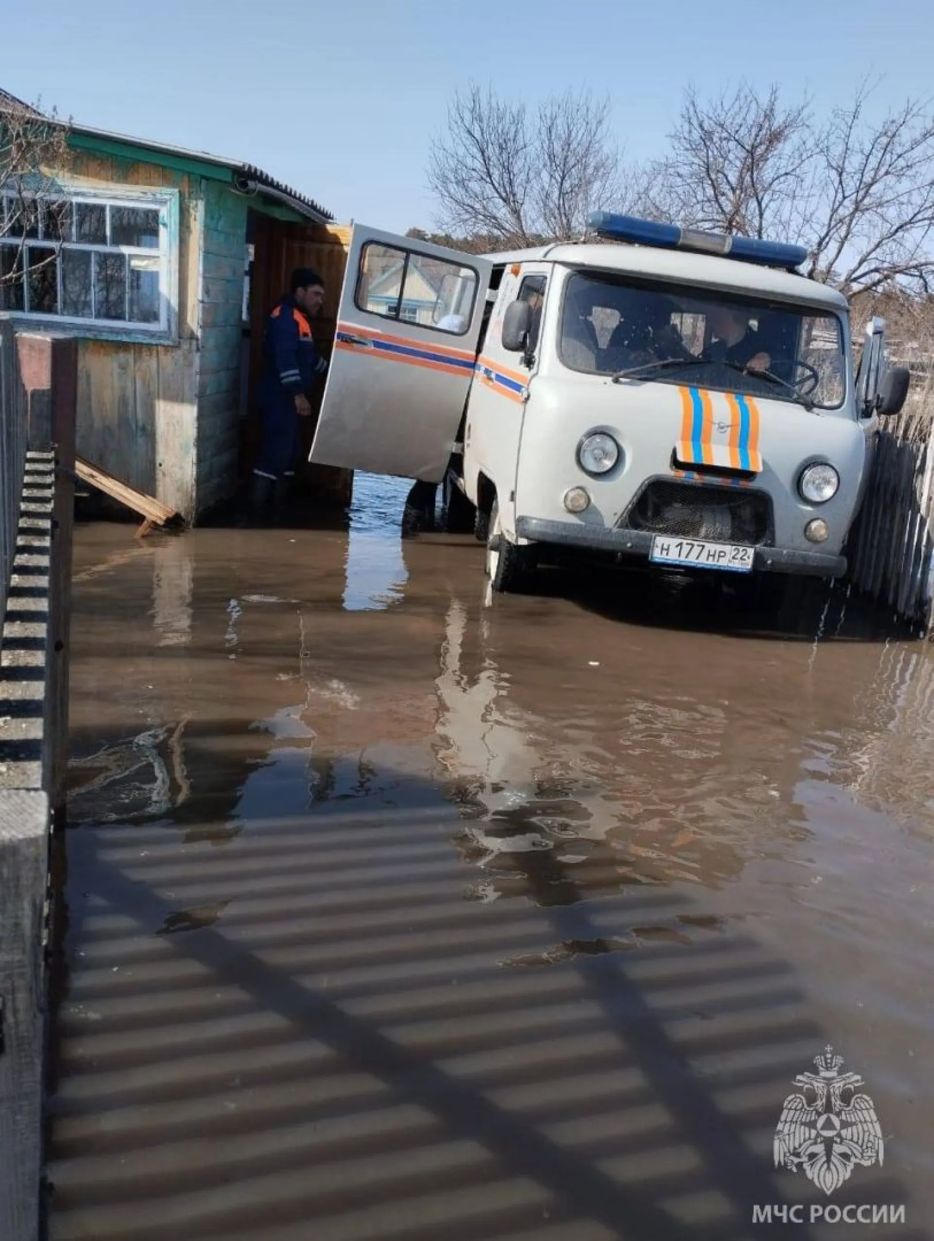 Краевые спасатели работают в Немецком национальном районе