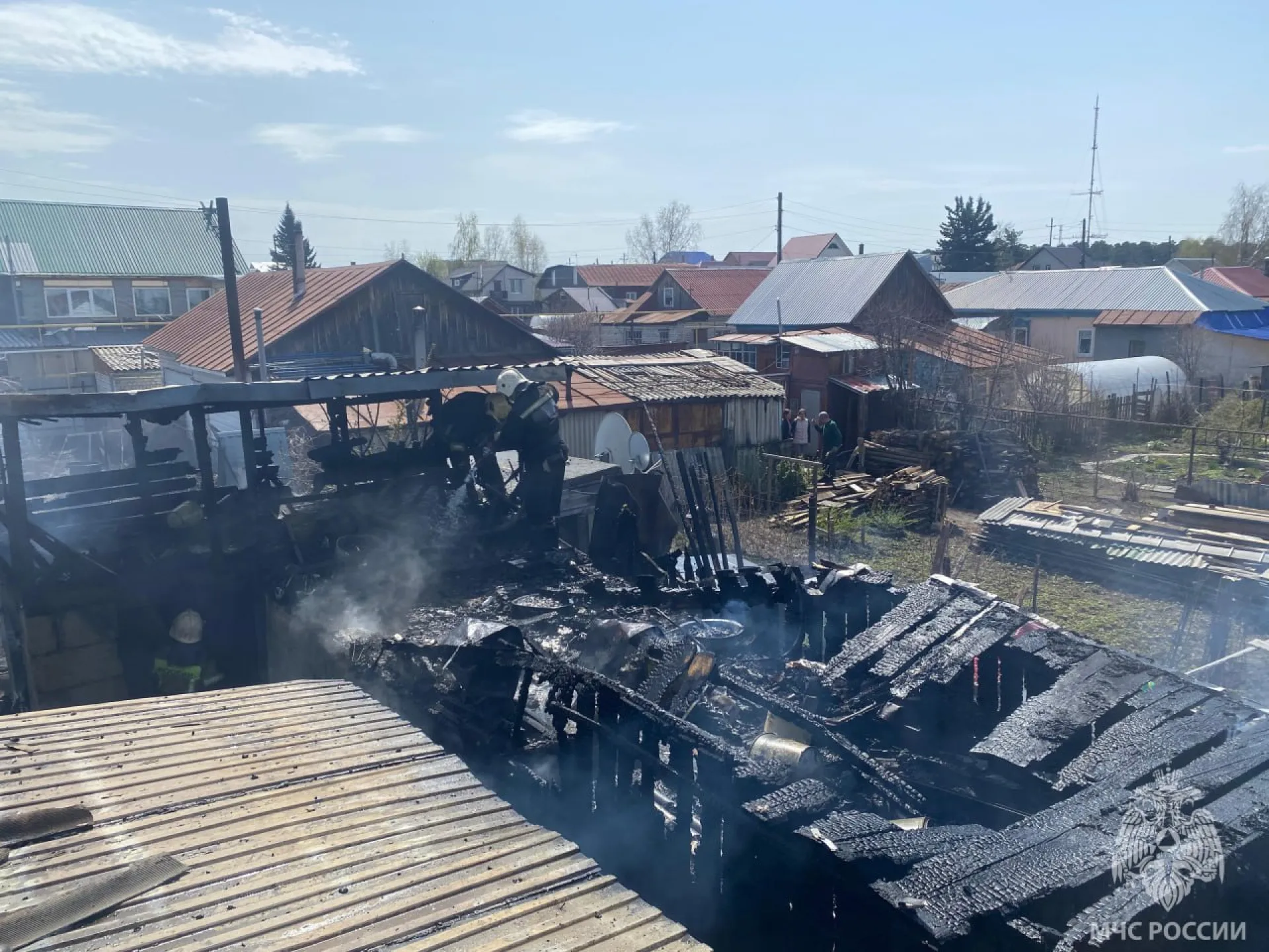 Житель Барнаула пострадал при пожаре в частном жилом доме