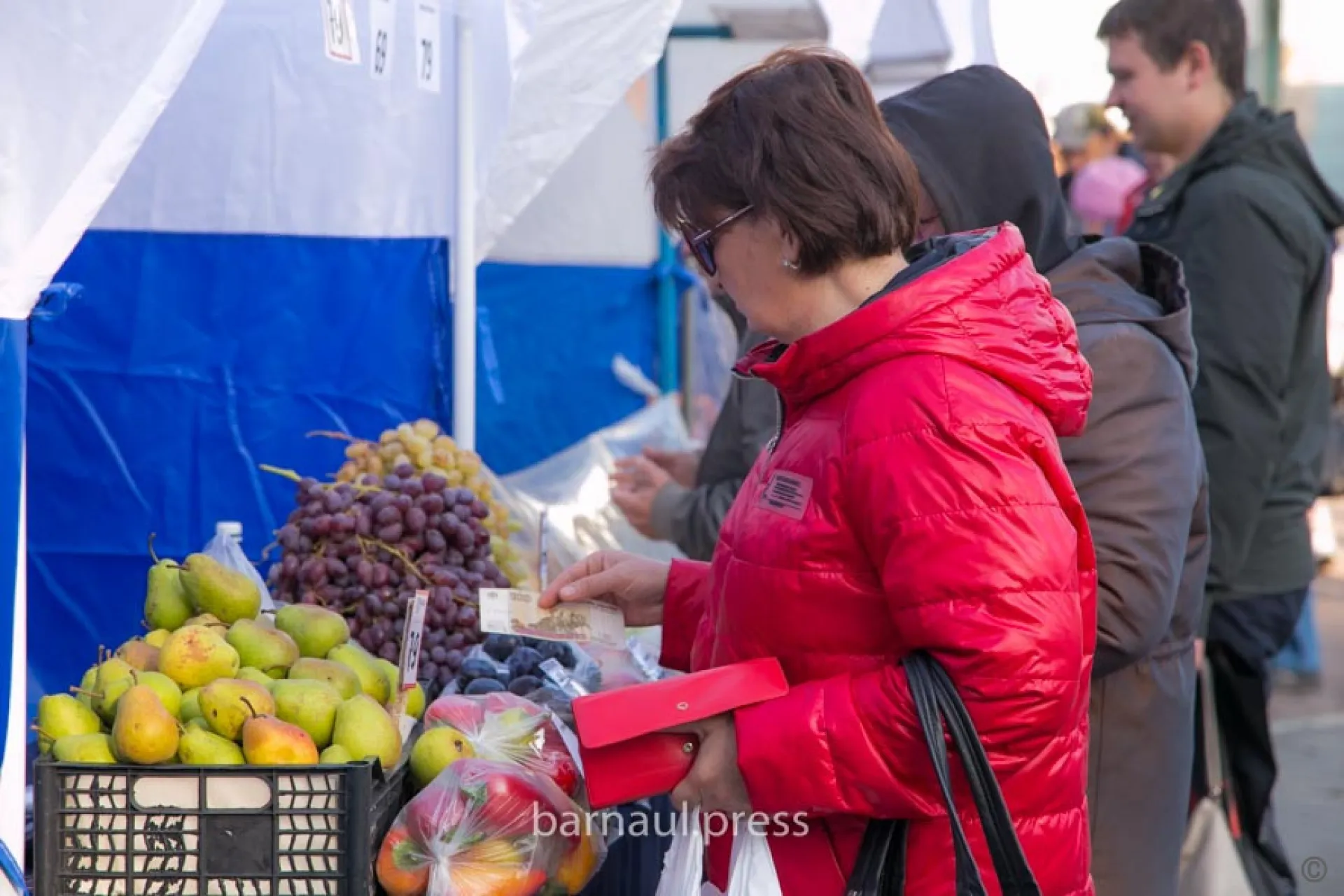 В Барнауле началась продуктовая ярмарка