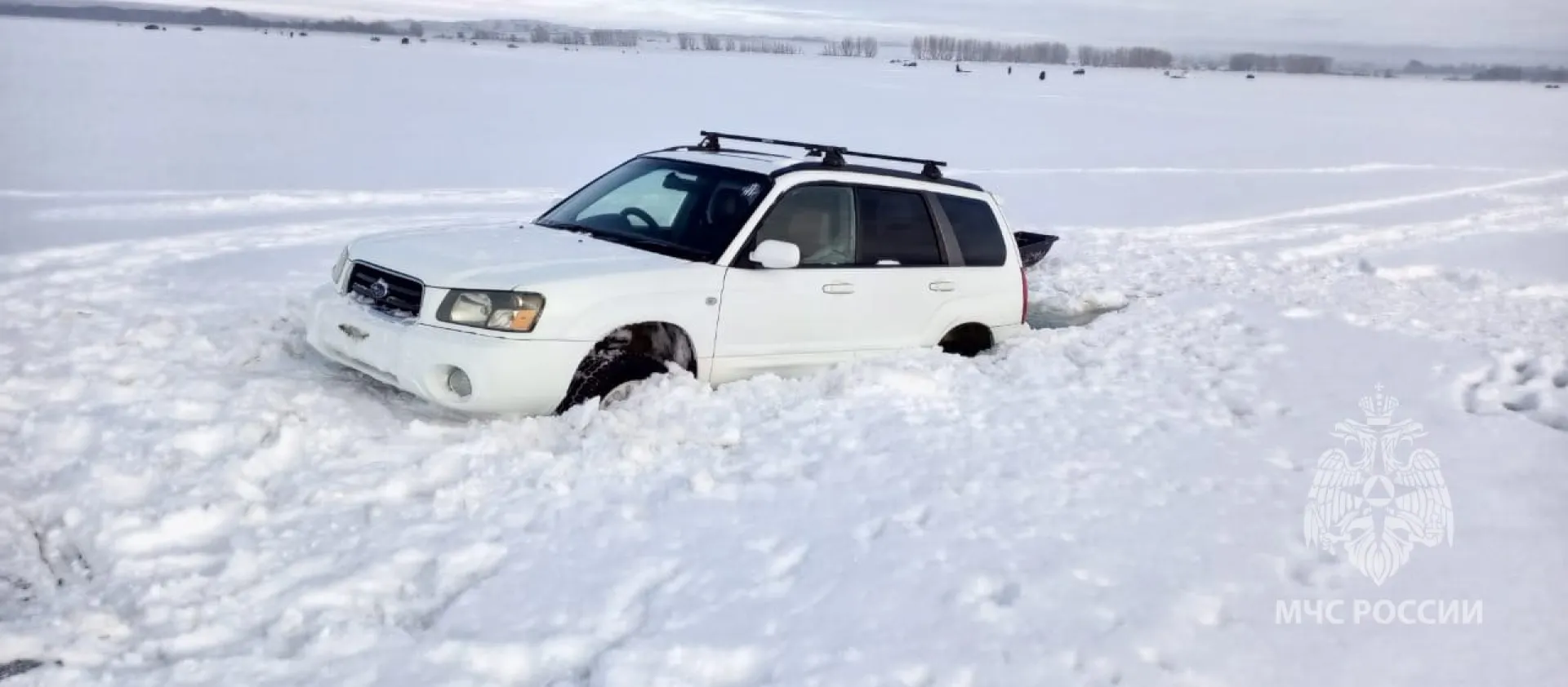 Автомобили провалились под лёд на Гилевском водохранилище в районе села Корболиха