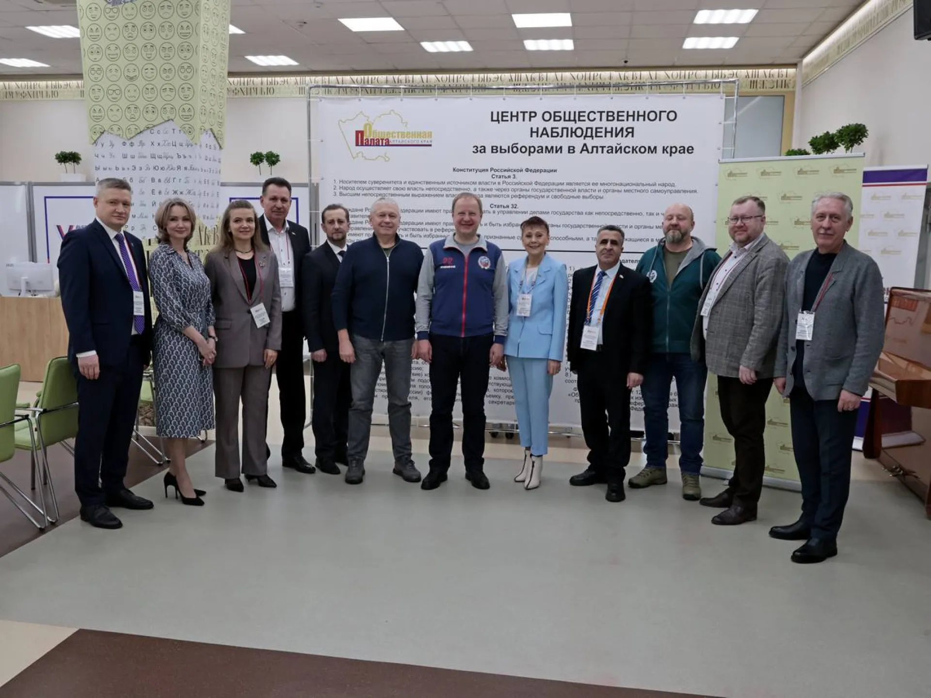 Виктор Томенко посетил центр общественного наблюдения за выборами в Алтайском крае