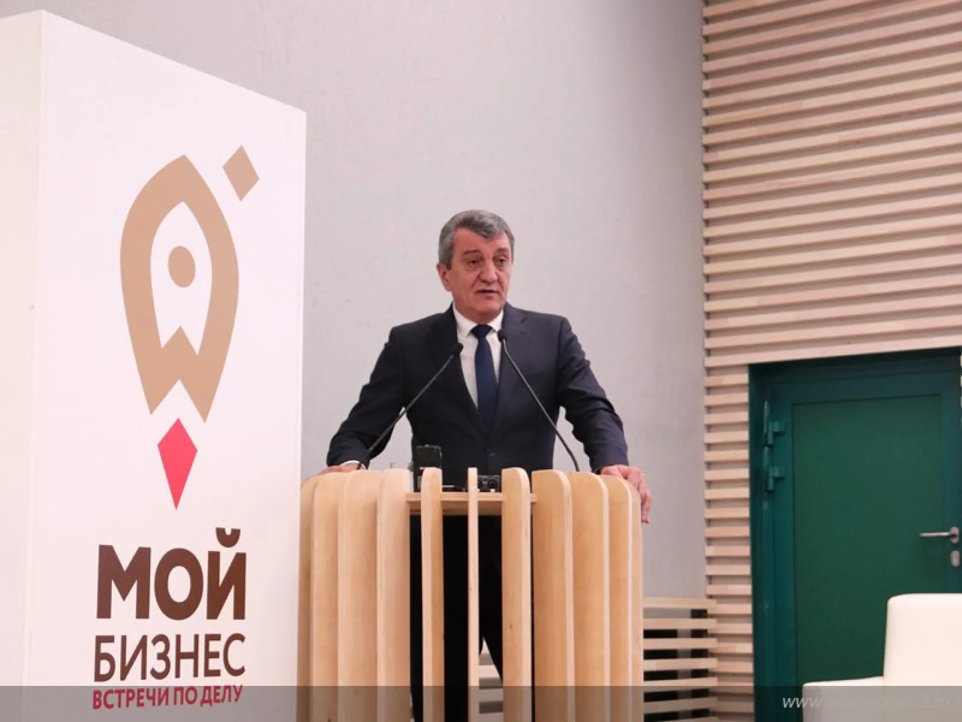 Сергей Меняйло заверил алтайских предпринимателей в поддержке государства Сергей Меняйло заверил алтайских предпринимателей в поддержке государства