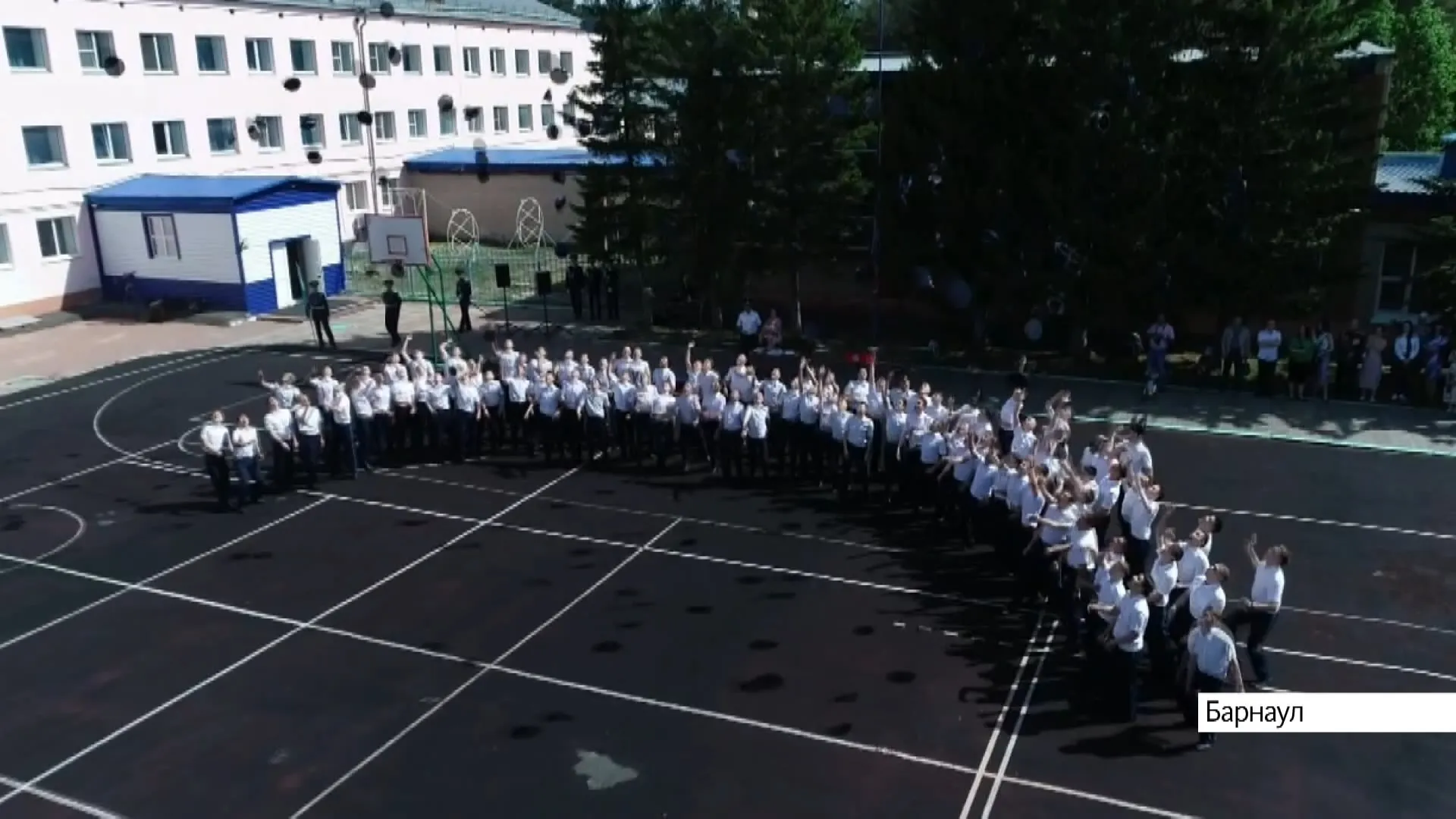 Последний звонок отметили в Алтайской лётной школе-интернате Последний звонок отметили в Алтайской лётной школе-интернате