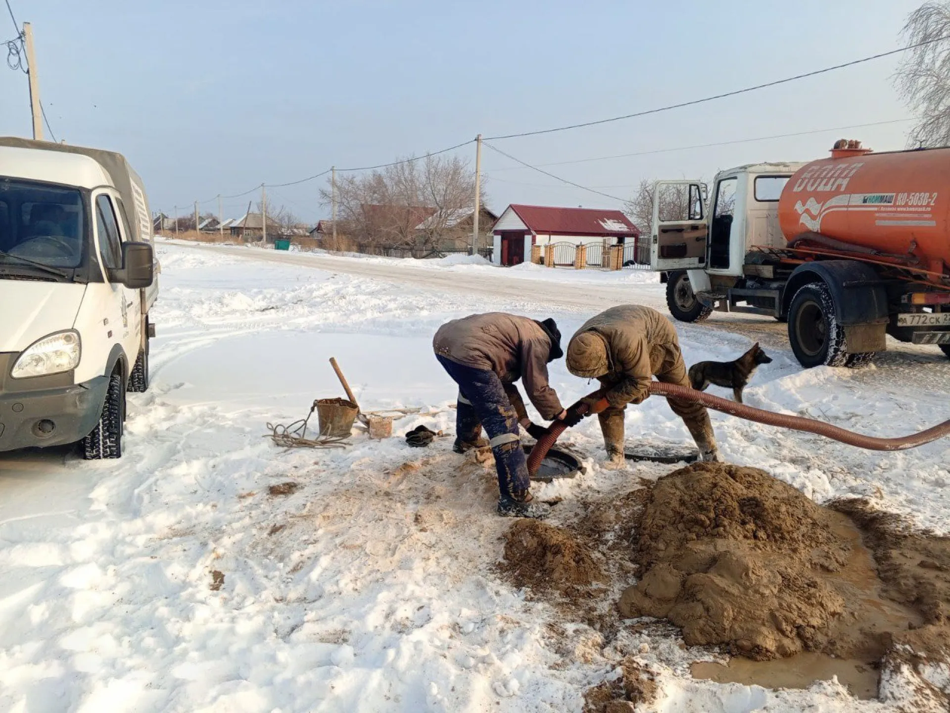Подключение домов к новому водопроводу начали в райцентре Михайловское