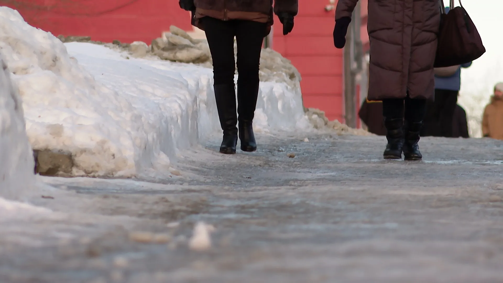 Мэр Барнаула поручил усилить работу по борьбе с гололедом в городе