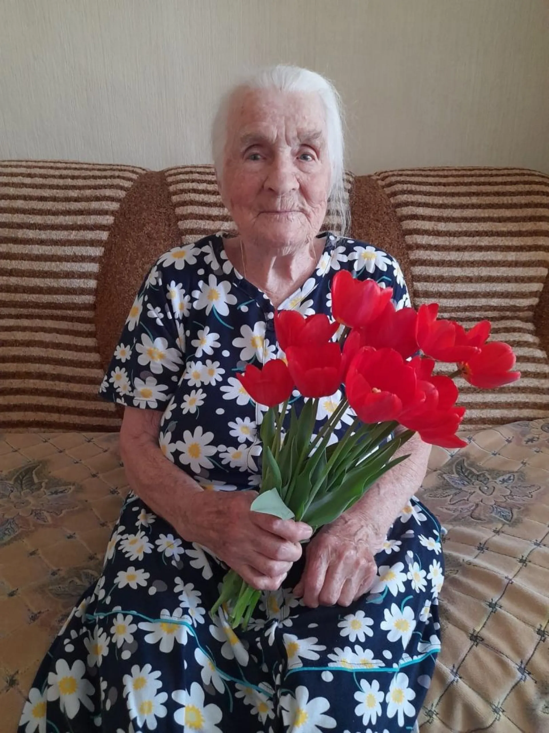 Читает стихи и смотрит «Модный приговор»: жительница Славгорода отметила 100-летие