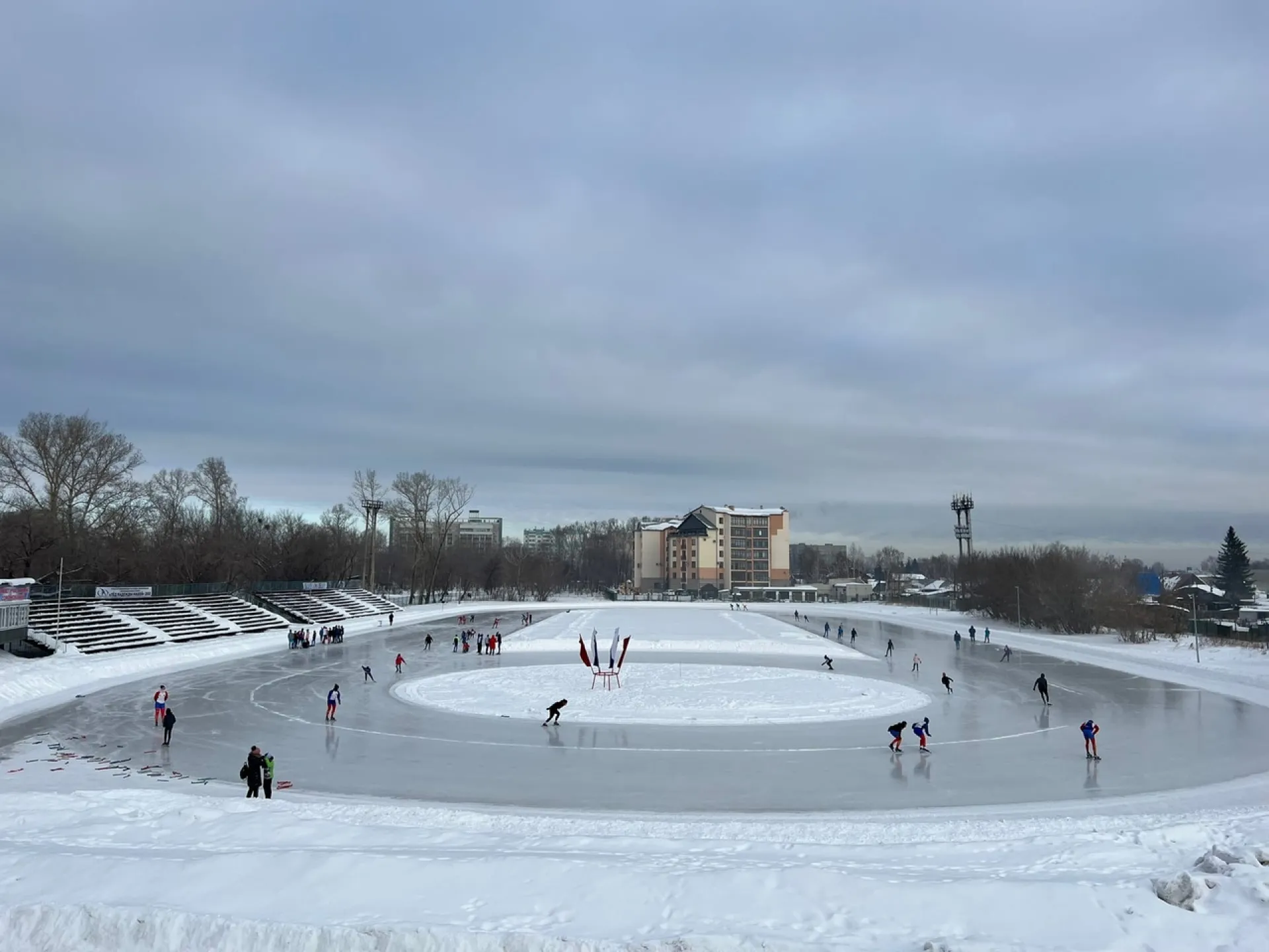 На стадионе «Клевченя» в Барнауле произошла коммунальная авария На стадионе «Клевченя» в Барнауле произошла коммунальная авария