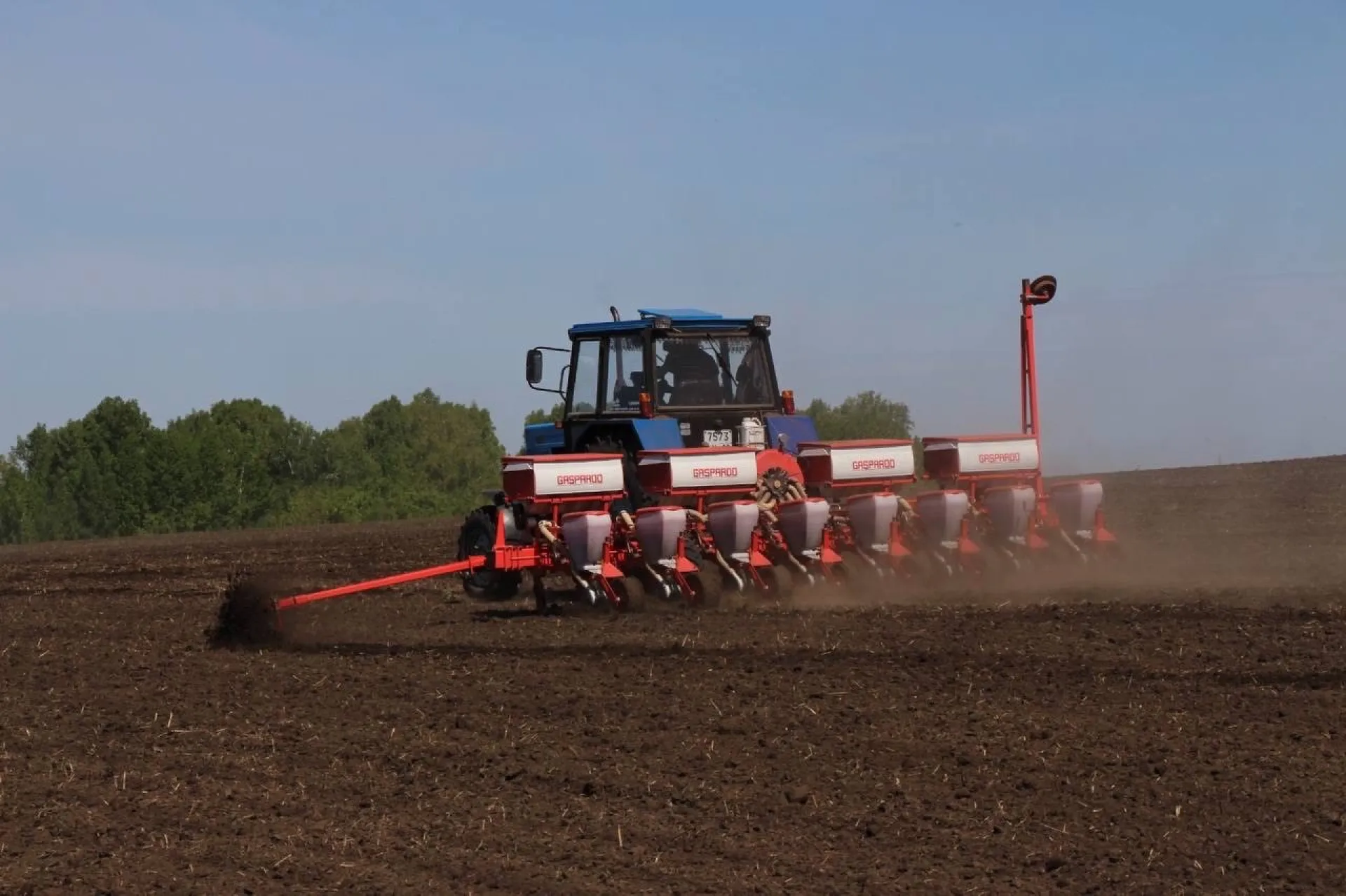 Алтайские аграрии завершили посев на площади более 100 тысяч гектаров Алтайские аграрии завершили посев на площади более 100 тысяч гектаров
