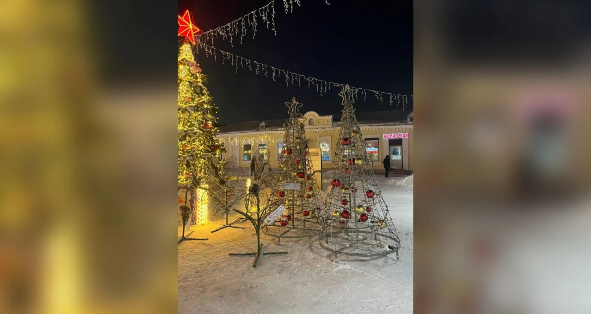 Новогодний городок разбирают на улице Мало-Тобольской в Барнауле Новогодний городок разбирают на улице Мало-Тобольской в Барнауле
