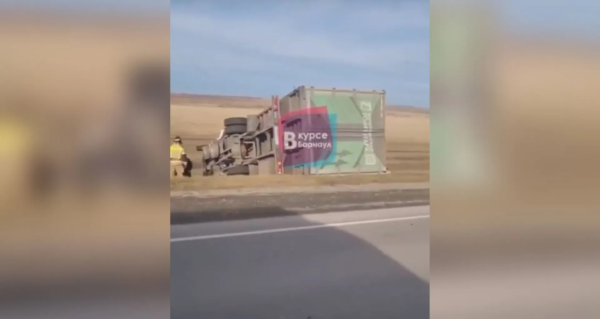 Три автомобиля столкнулись на трассе под Алейском Три автомобиля столкнулись на трассе под Алейском