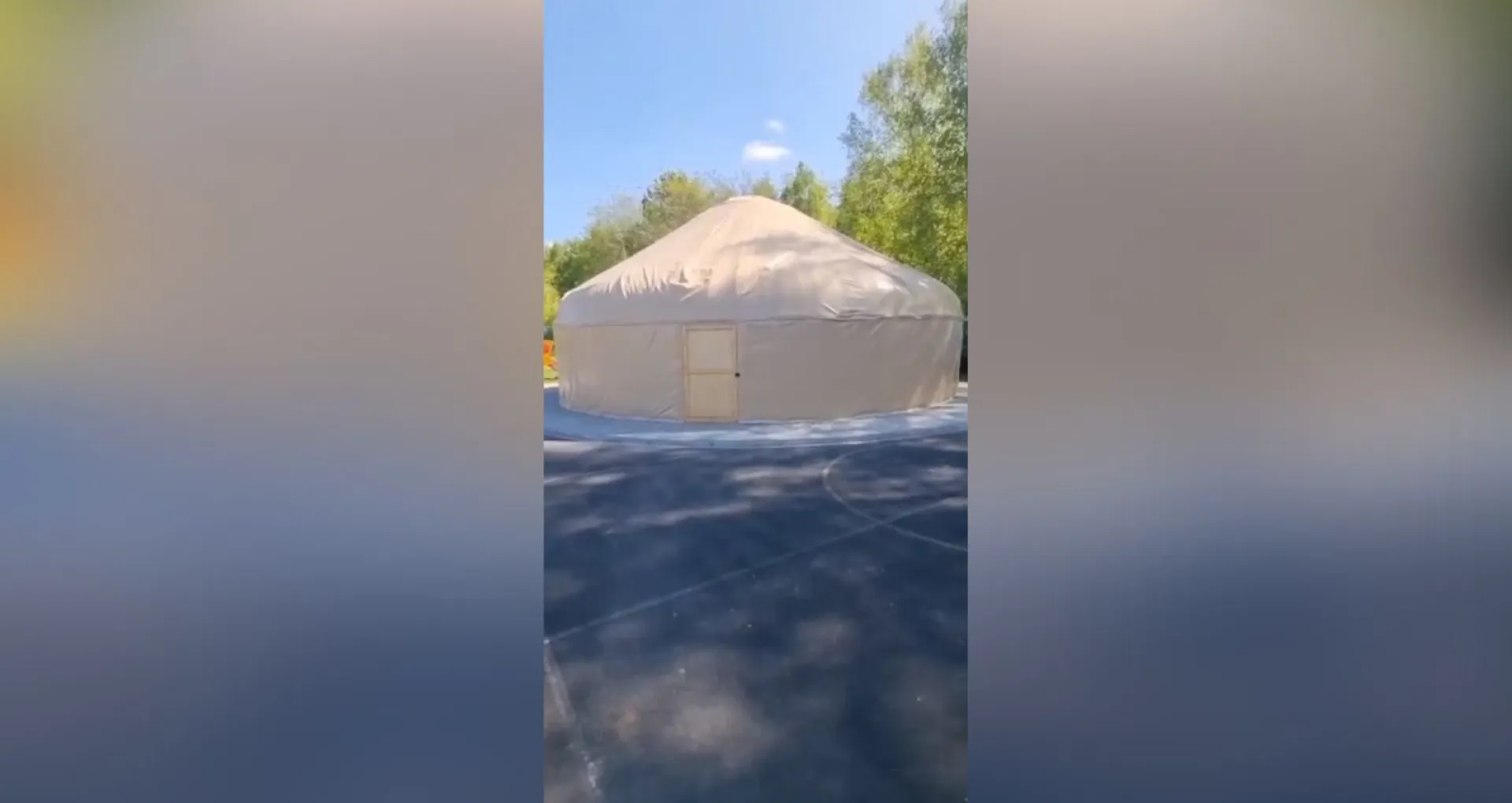 Настоящую юрту установили в барнаульском зоопарке Настоящую юрту установили в барнаульском зоопарке