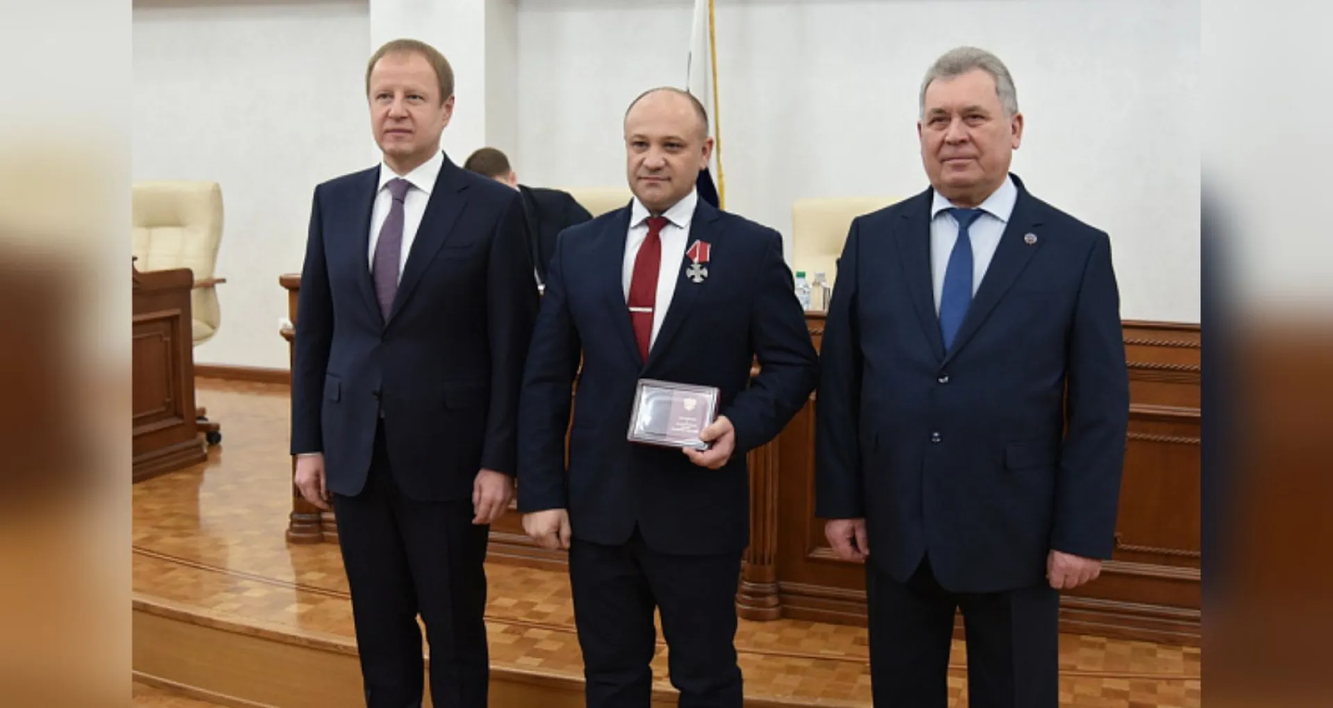 Боевую награду вручили депутату Алтайского краевого Законодательного Собрания Владимиру Громову 