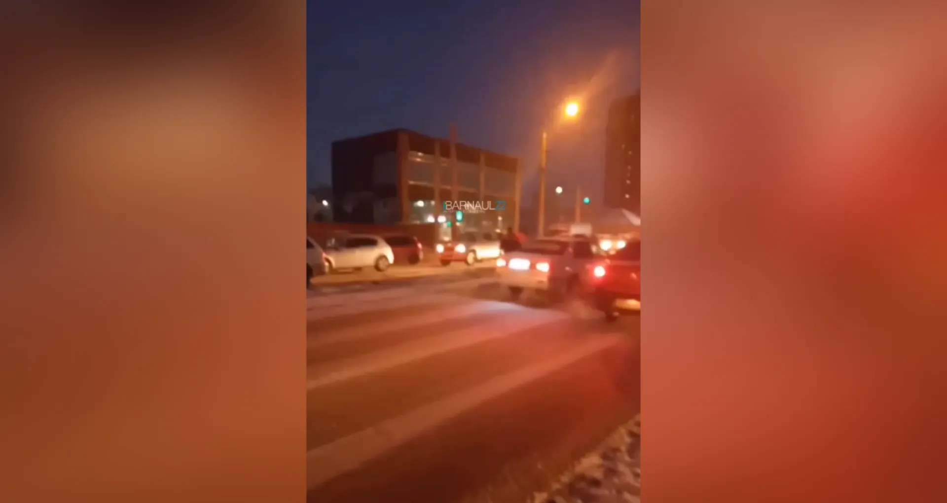 Барнаульцы жалуются на пробки на транспортной развязке города Барнаульцы жалуются на пробки на транспортной развязке города