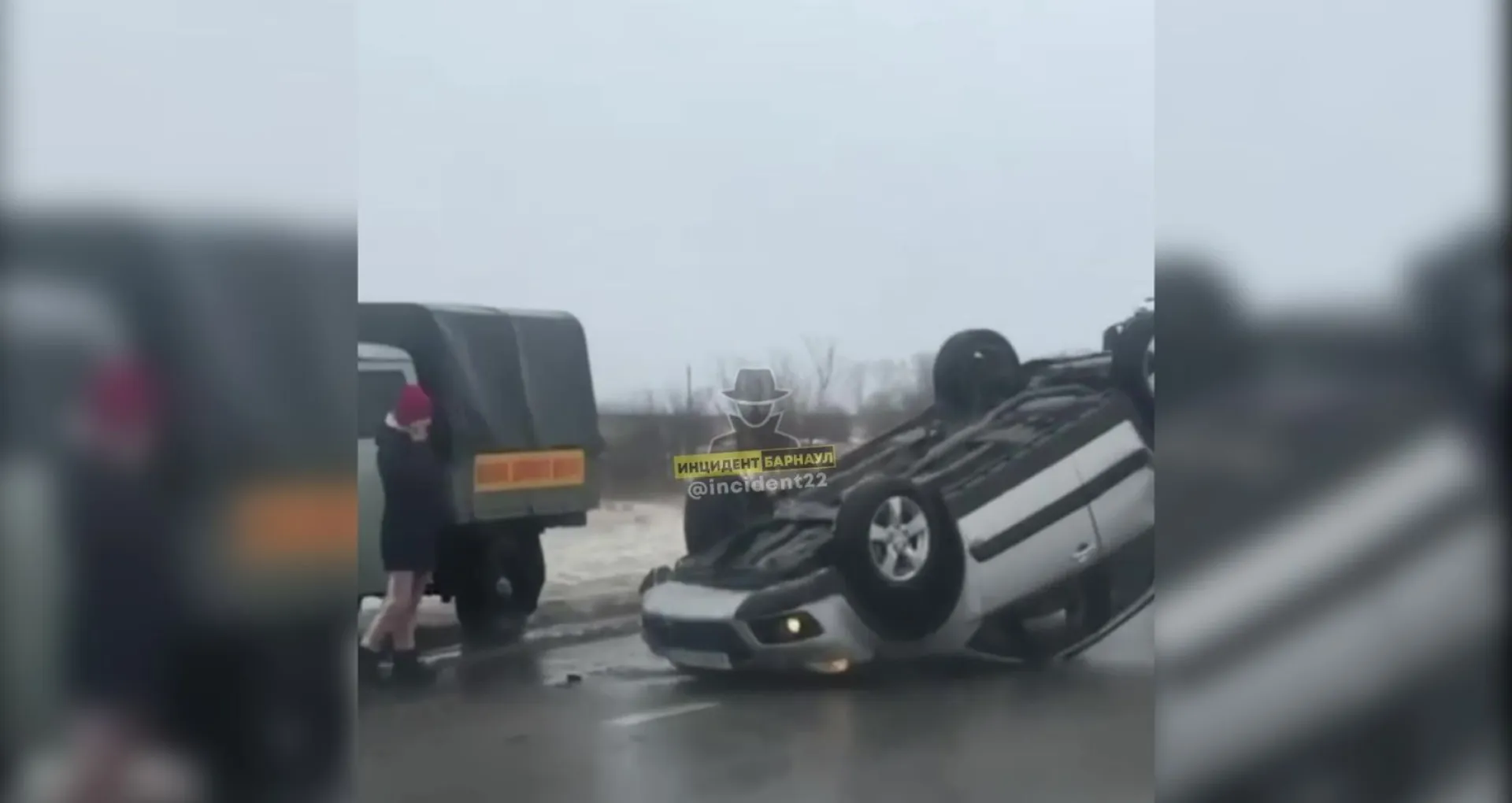 На трассе в Алтайском крае перевернулся автомобиль