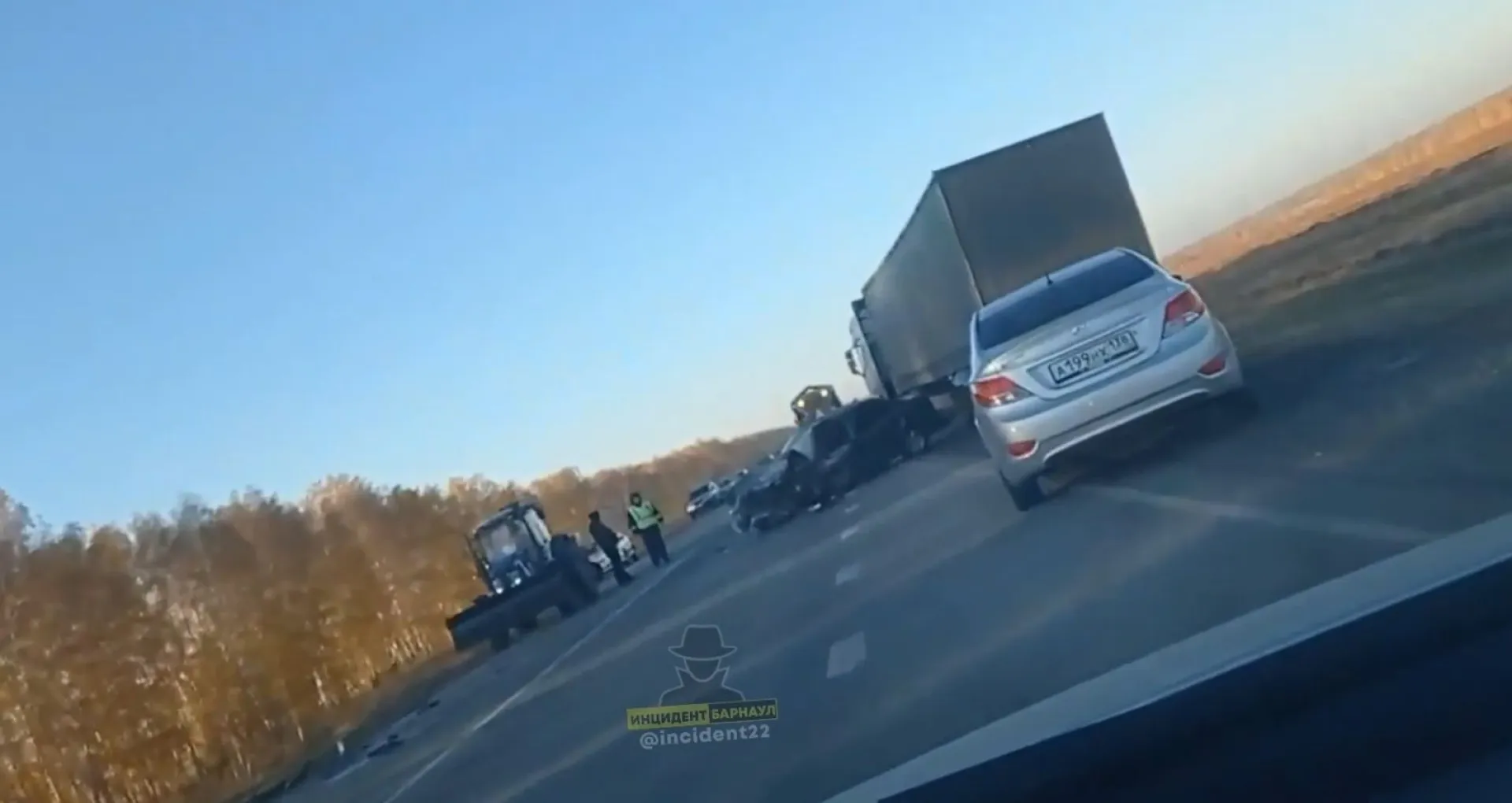 Сразу несколько автомобилей столкнулись на трассе в Алтайском крае