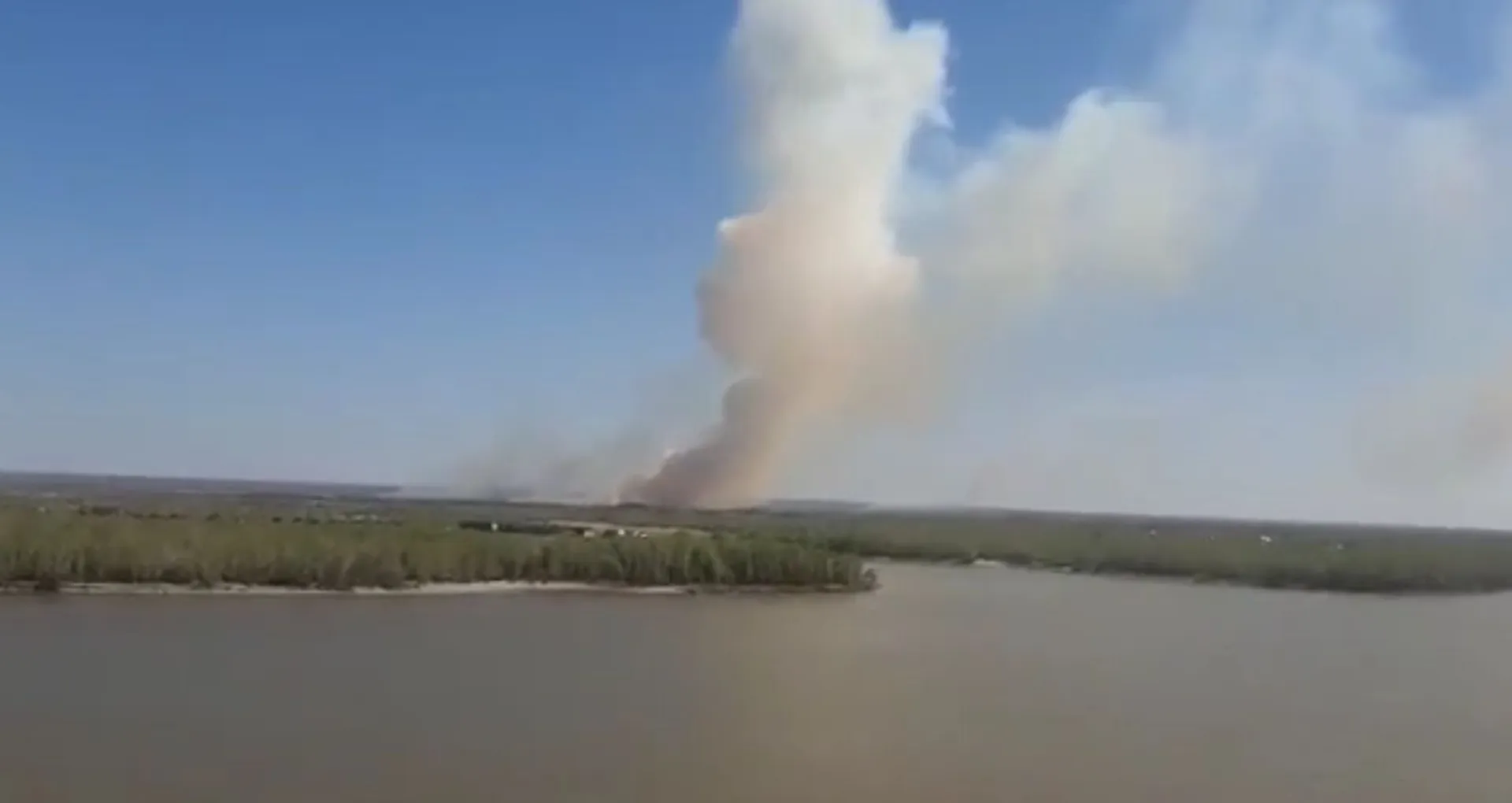 Барнаульцы заметили столб дыма недалеко от Затона