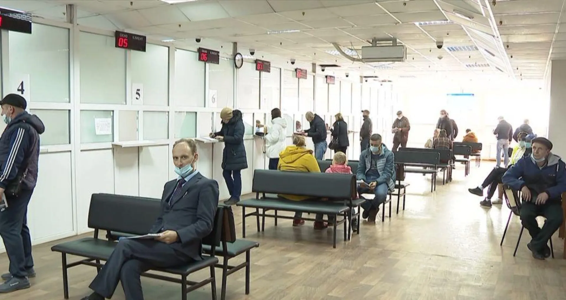 Жители Барнаула обеспокоены многочасовыми очередями в ГИБДД