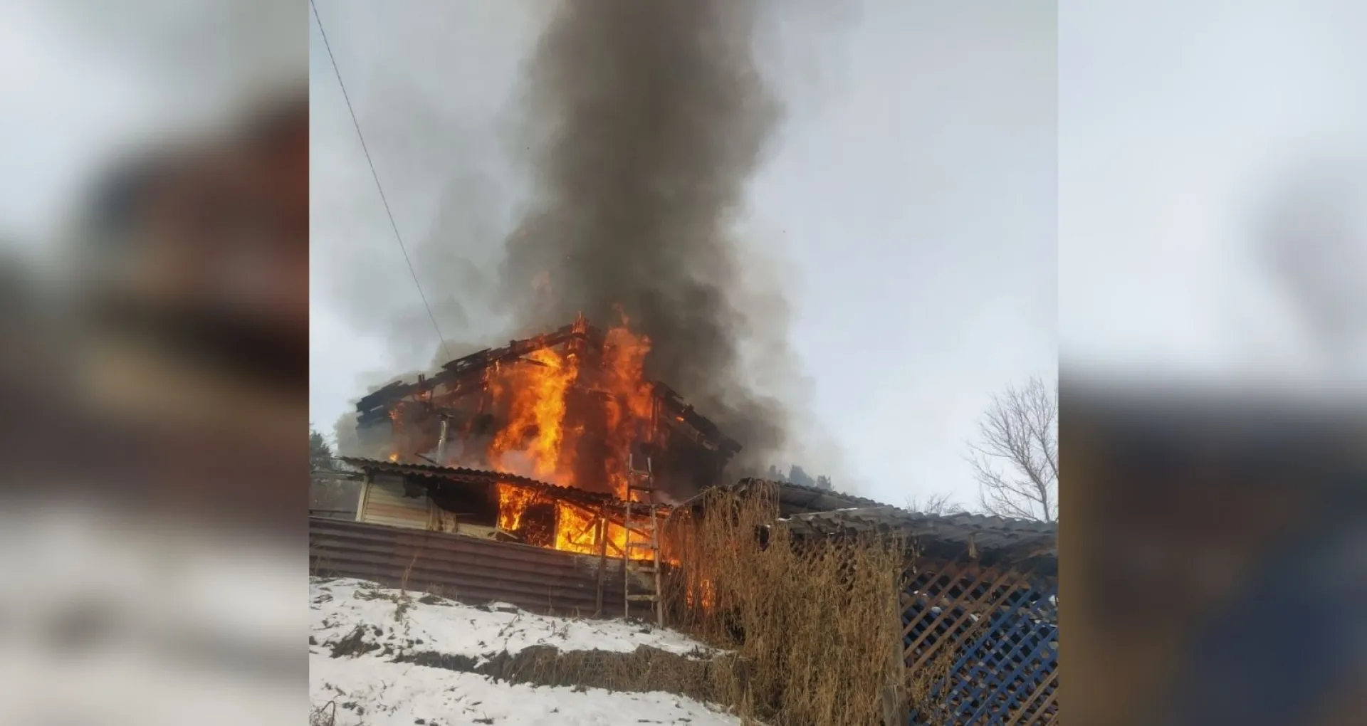 Три человека погибли при пожаре частного дома на Алтае