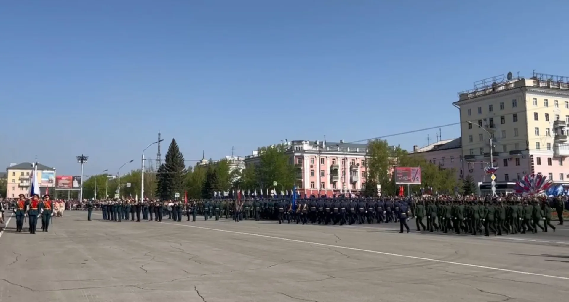 9 мая в Барнауле прошел парад, посвященный 77-й годовщине Победы в Великой Отечественной войне 9 мая в Барнауле прошел парад, посвященный 77-й годовщине Победы в Великой Отечественной войне